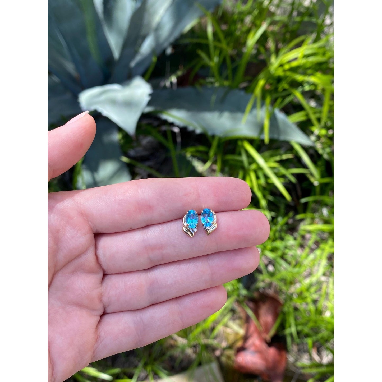 Vintage Solid 14k Yellow Gold Diamond Topaz Stud Earrings