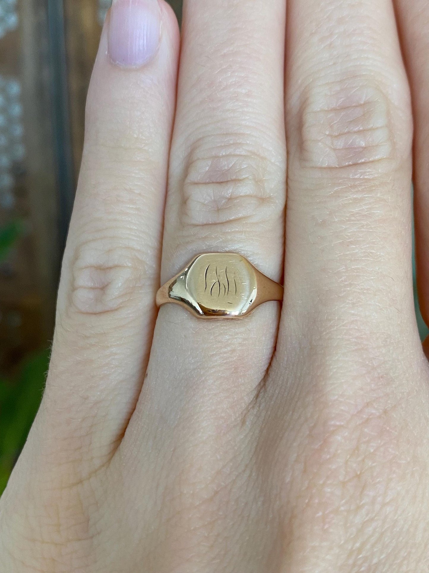 Vintage Solid 10k Rosey Gold Designed Signet Ring - Size 5