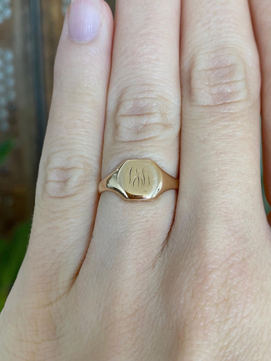 Vintage Solid 10k Rosey Gold Designed Signet Ring - Size 5