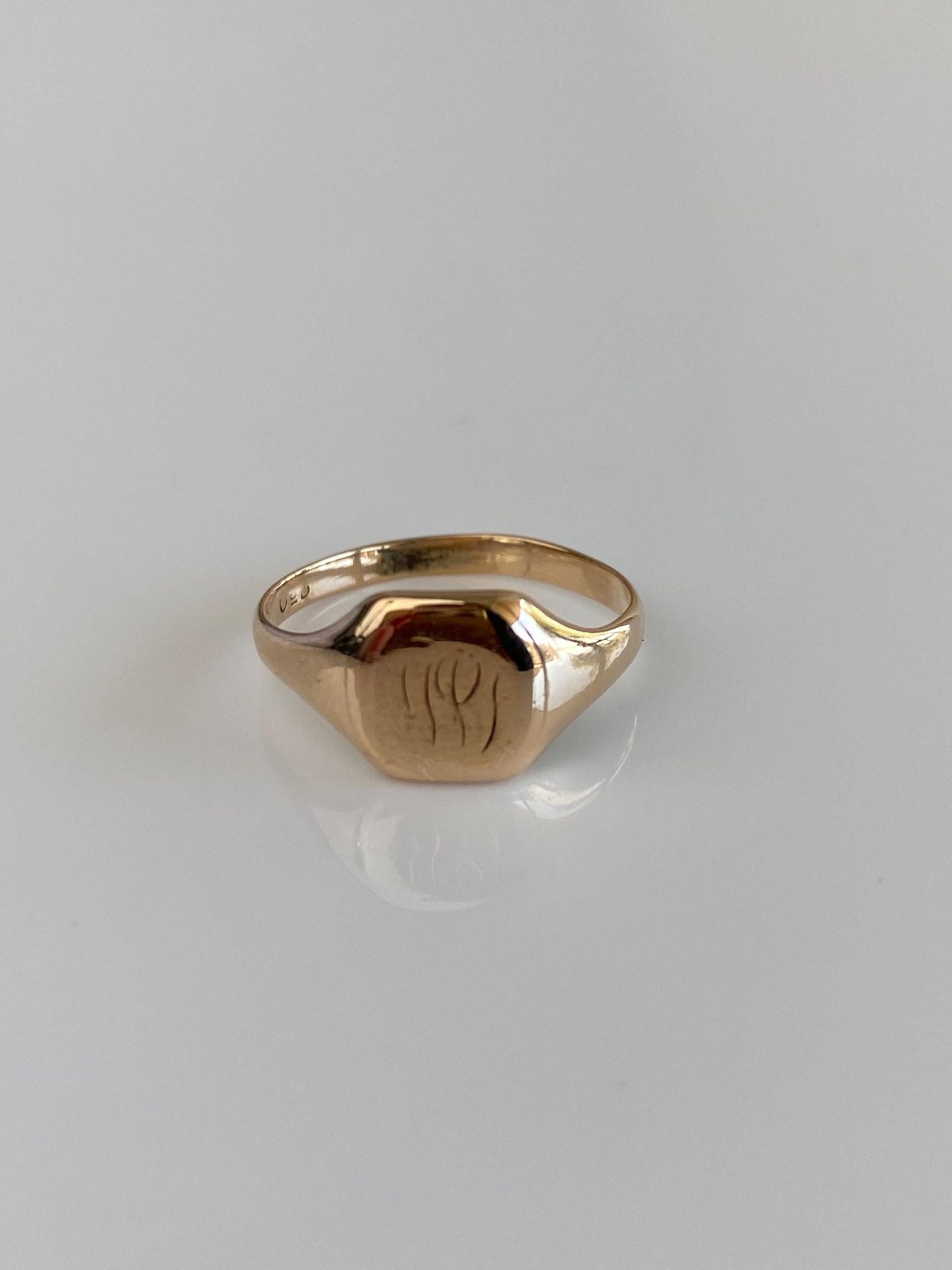 Vintage Solid 10k Rosey Gold Designed Signet Ring - Size 5