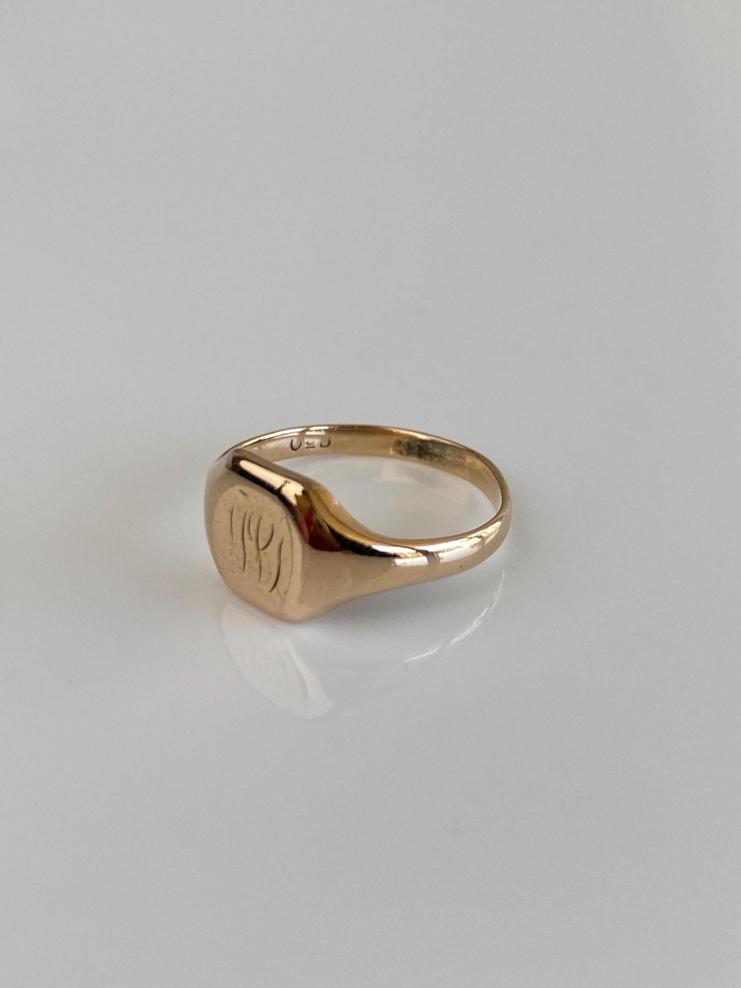 Vintage Solid 10k Rosey Gold Designed Signet Ring - Size 5