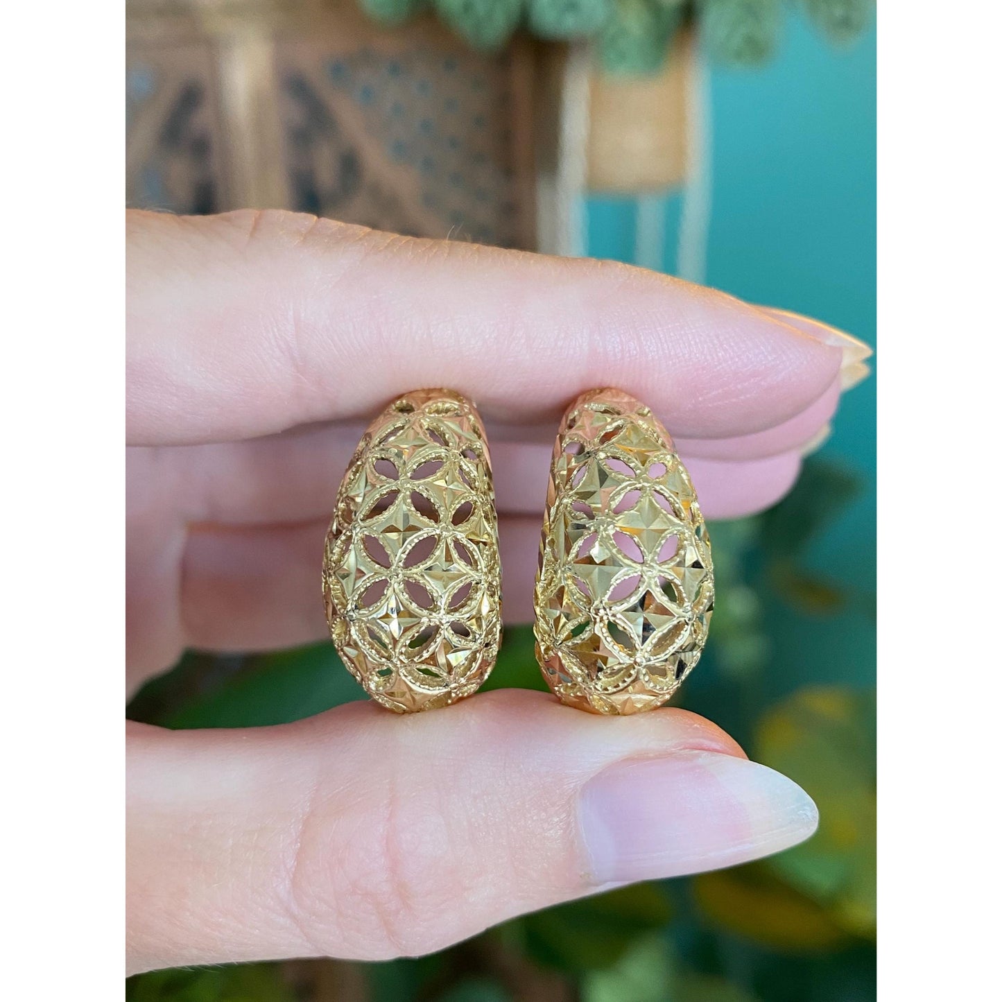 Vintage Solid 14k Yellow Gold Diamond Cut Drop Earrings