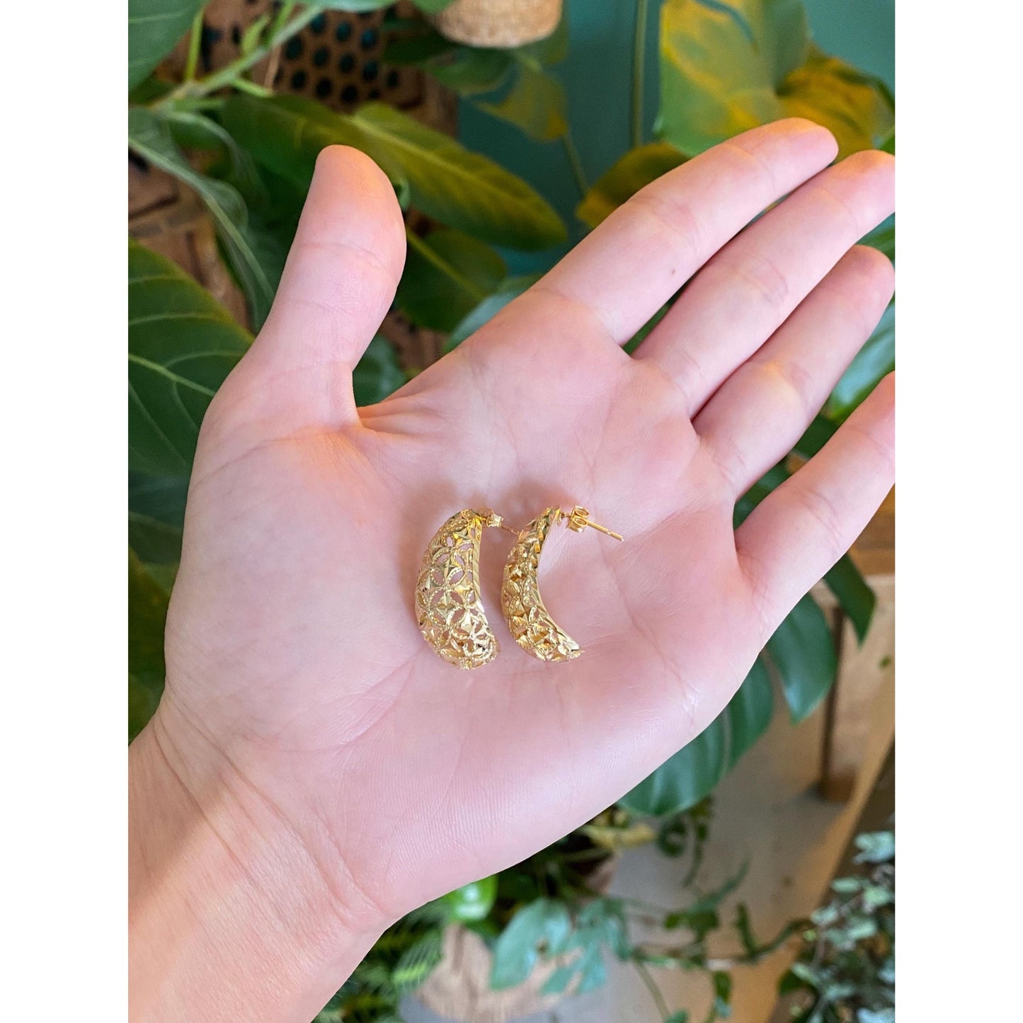 Vintage Solid 14k Yellow Gold Diamond Cut Drop Earrings