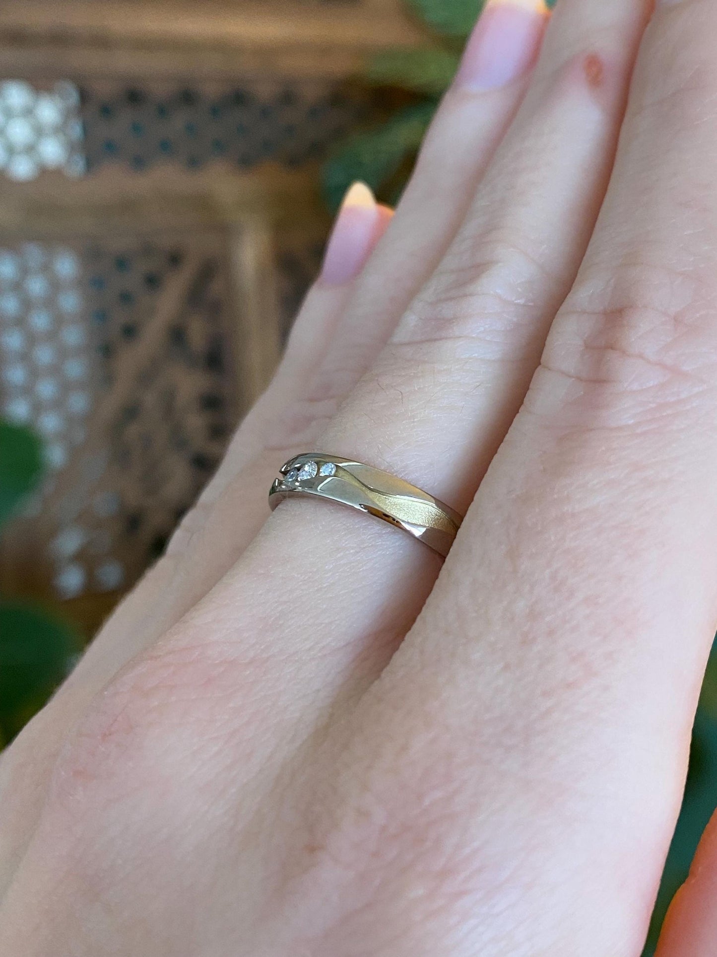 Vintage Solid 18k Yellow Gold Diamond Satin Shiny Design Ring Band - Size 6.25