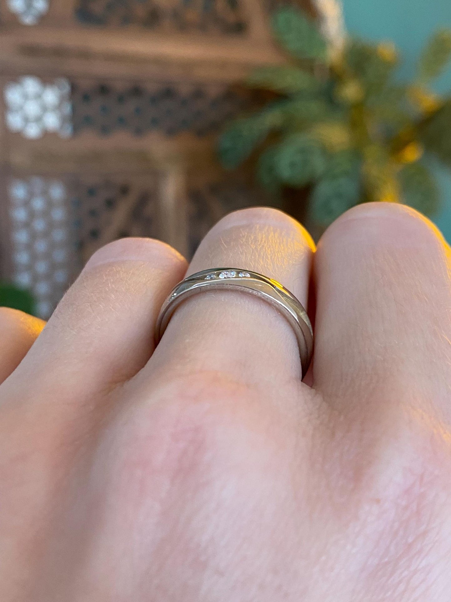 Vintage Solid 18k Yellow Gold Diamond Satin Shiny Design Ring Band - Size 6.25