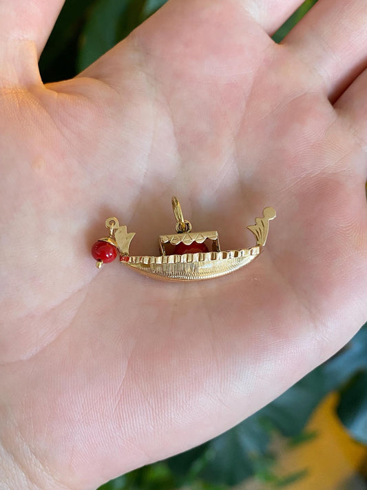 Vintage 18k Yellow Gold Red Stone Boat Charm