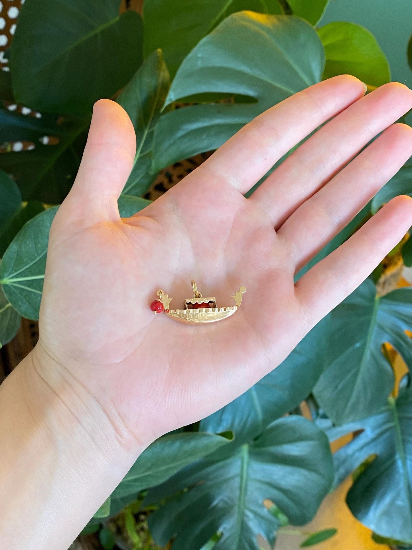 Vintage 18k Yellow Gold Red Stone Boat Charm