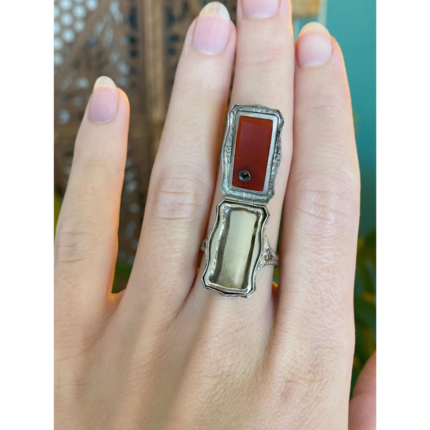 Vintage Solid 14k White Gold Clear Sapphire Carved Carnelian Art Deco Poison Ring - Size 6.5