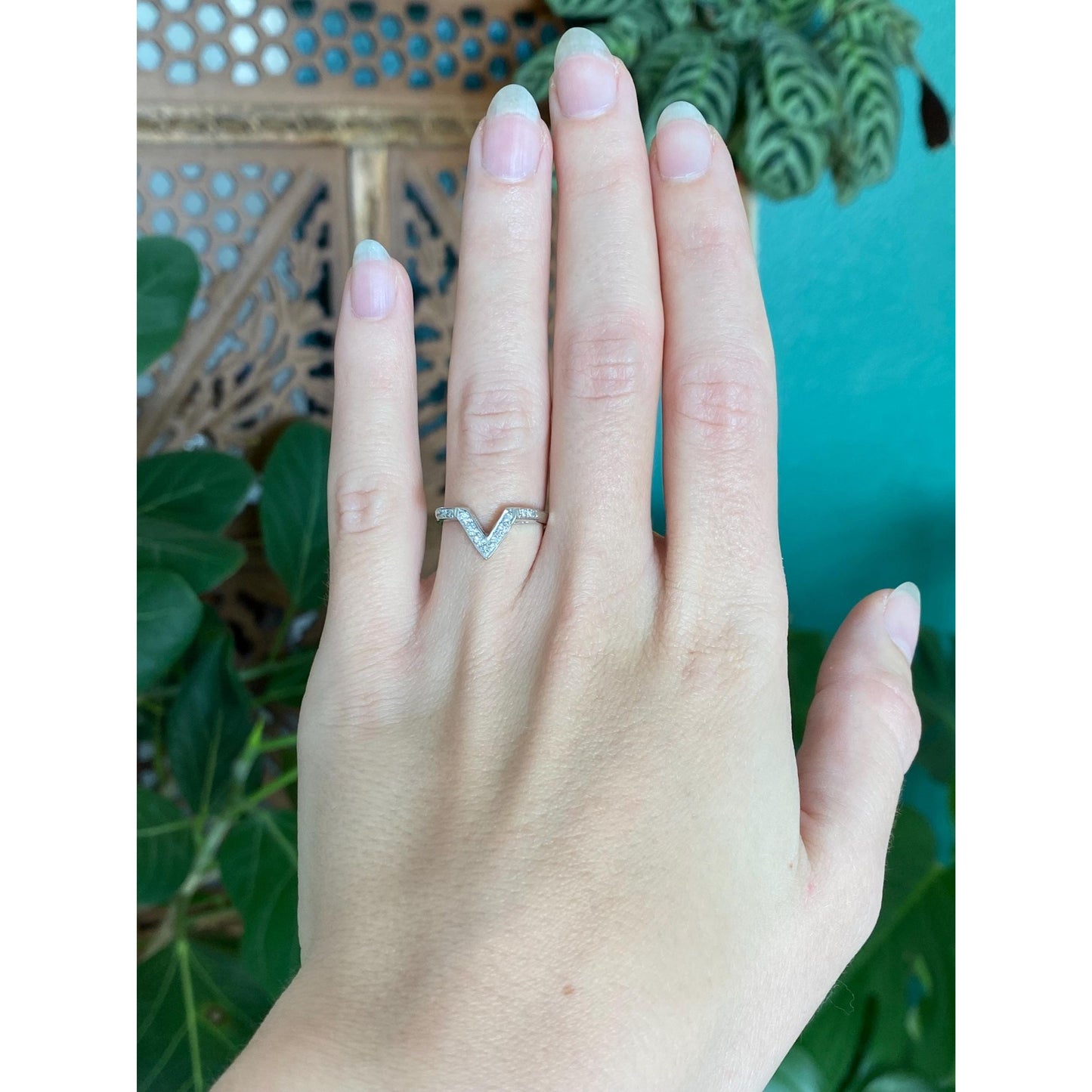 Vintage Solid 14k White Gold Diamond Chevron Ring - Size 5.5