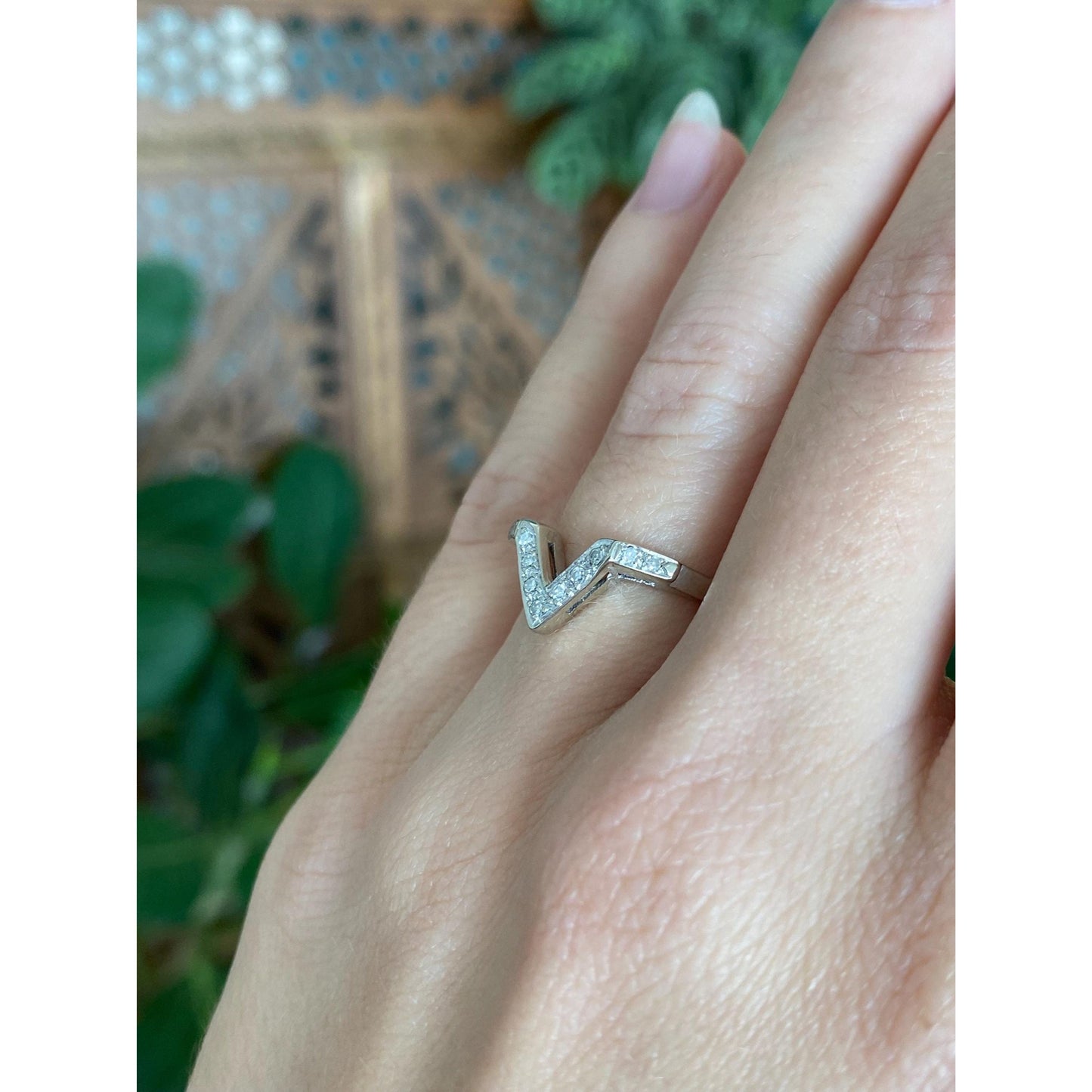 Vintage Solid 14k White Gold Diamond Chevron Ring - Size 5.5