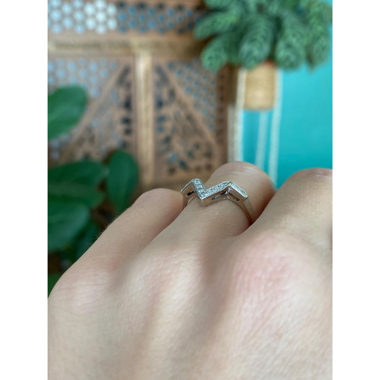 Vintage Solid 14k White Gold Diamond Chevron Ring - Size 5.5