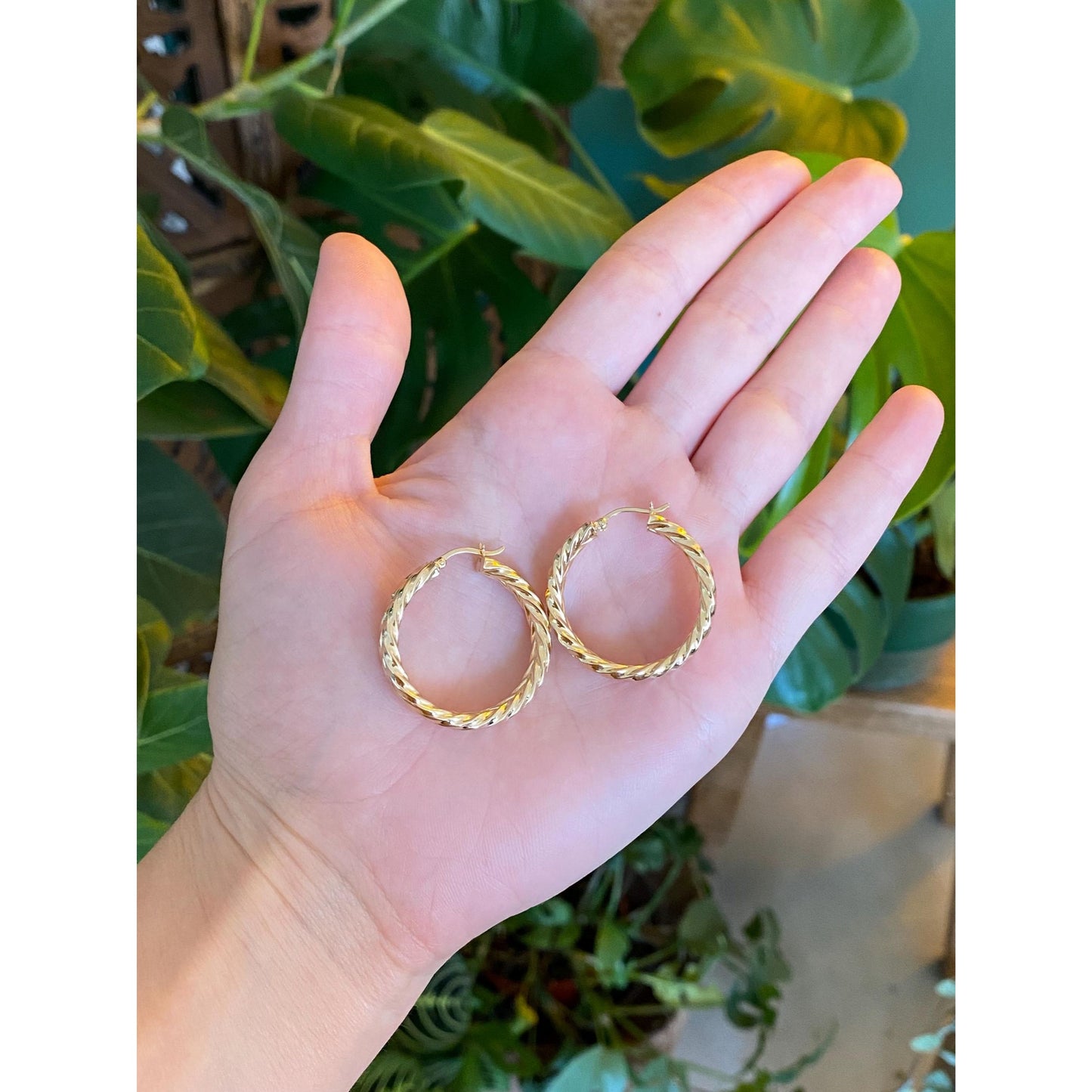 Vintage 14k Yellow Gold Twist Hoop Earrings