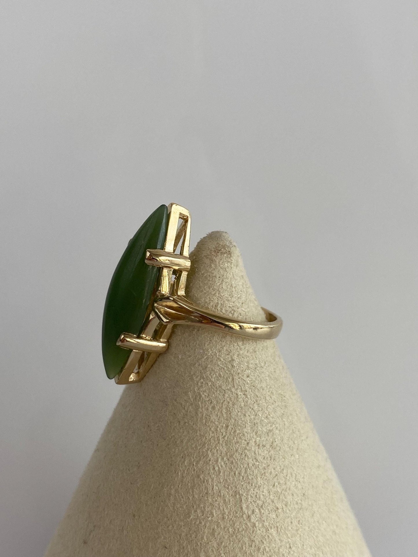 Vintage Solid 14k Yellow Gold Nephrite Marquis Ring - Size 5.75