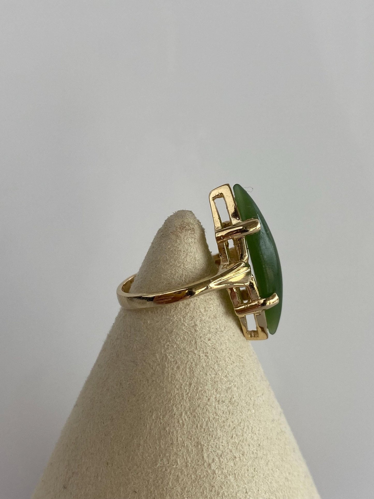 Vintage Solid 14k Yellow Gold Nephrite Marquis Ring - Size 5.75