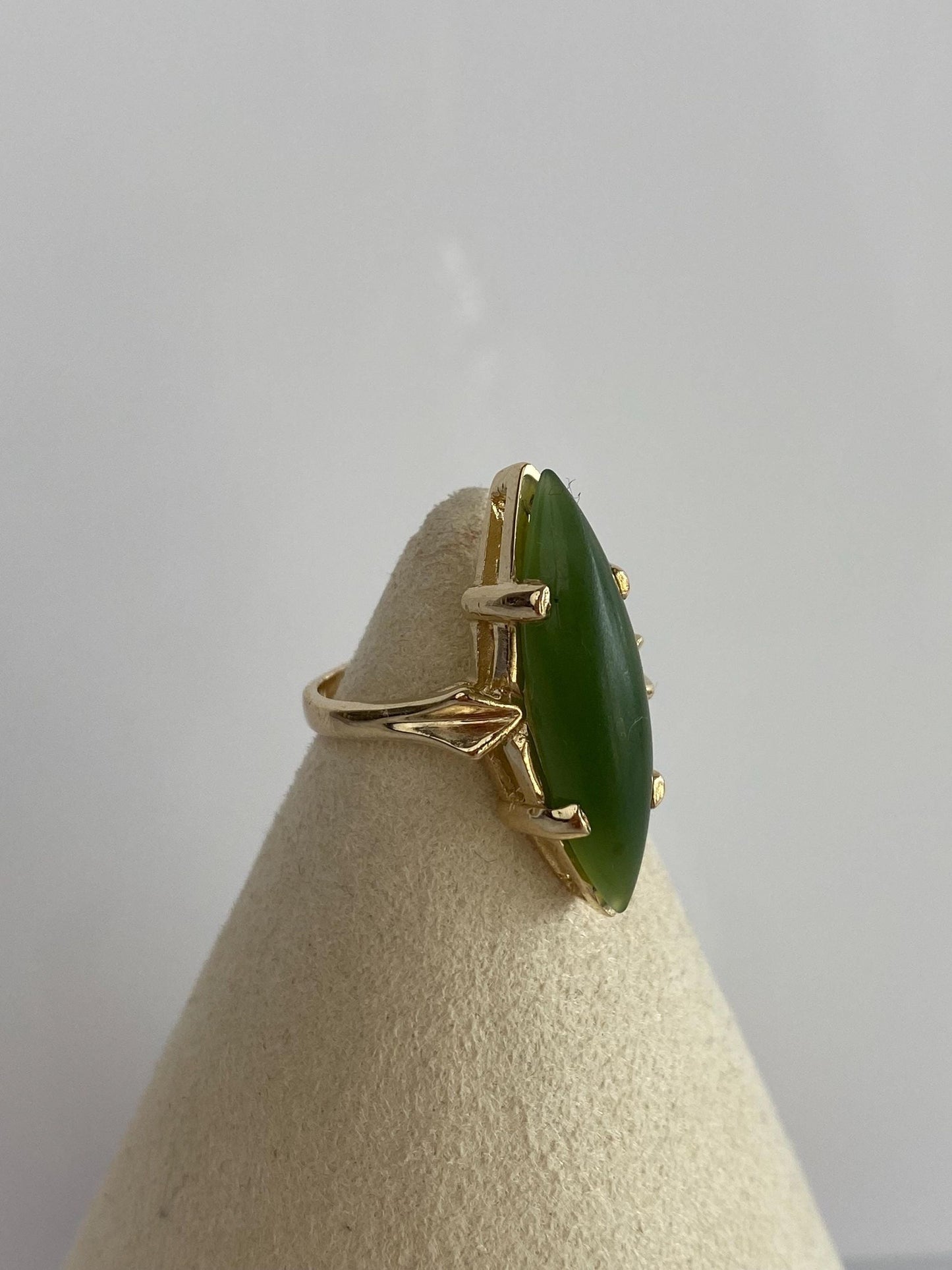 Vintage Solid 14k Yellow Gold Nephrite Marquis Ring - Size 5.75