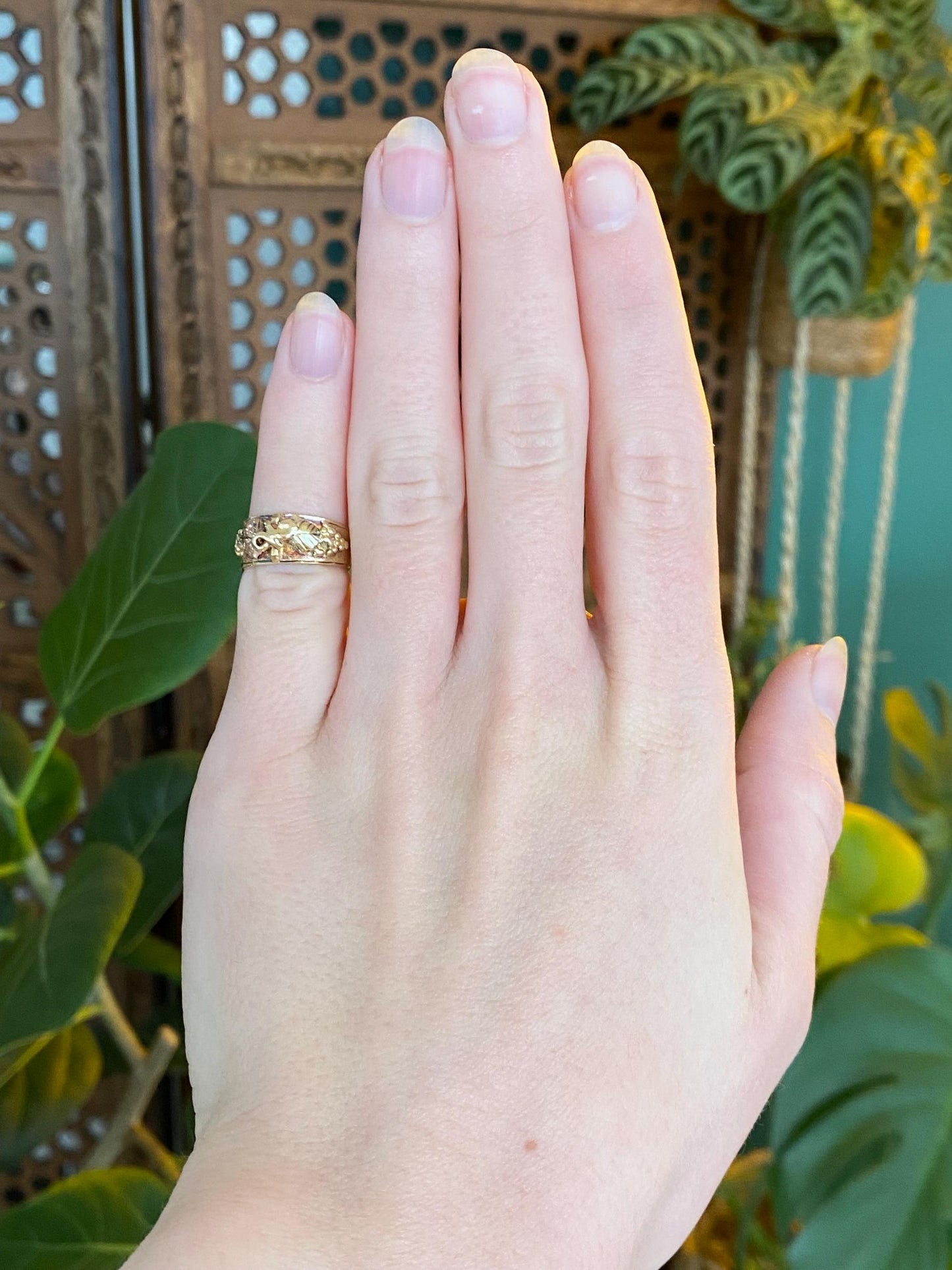 Vintage Solid 14k Black Hills Gold Leaves Ring Band - Size 2.5