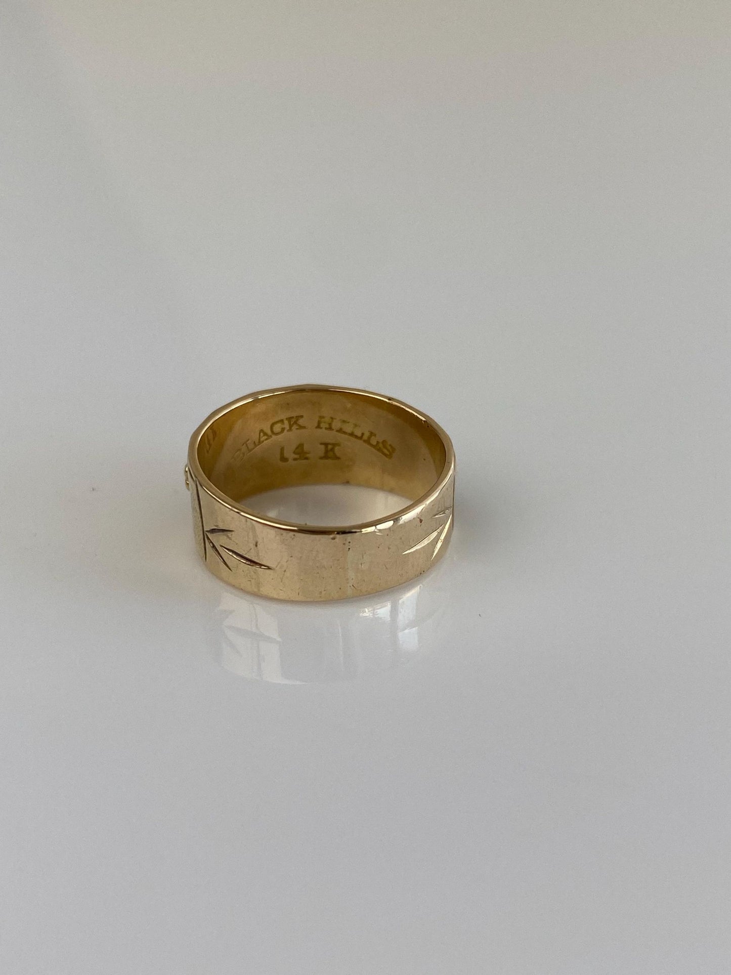 Vintage Solid 14k Black Hills Gold Leaves Ring Band - Size 2.5