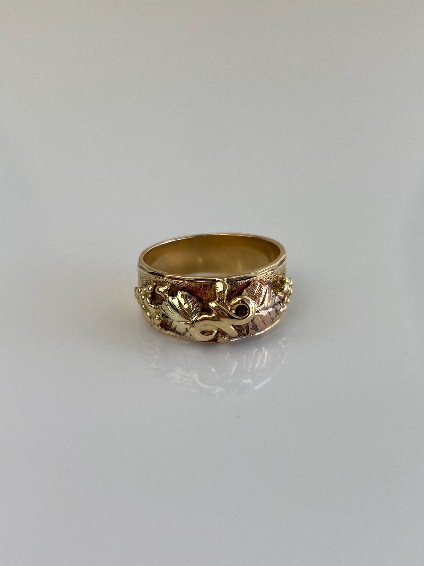 Vintage Solid 14k Black Hills Gold Leaves Ring Band - Size 2.5