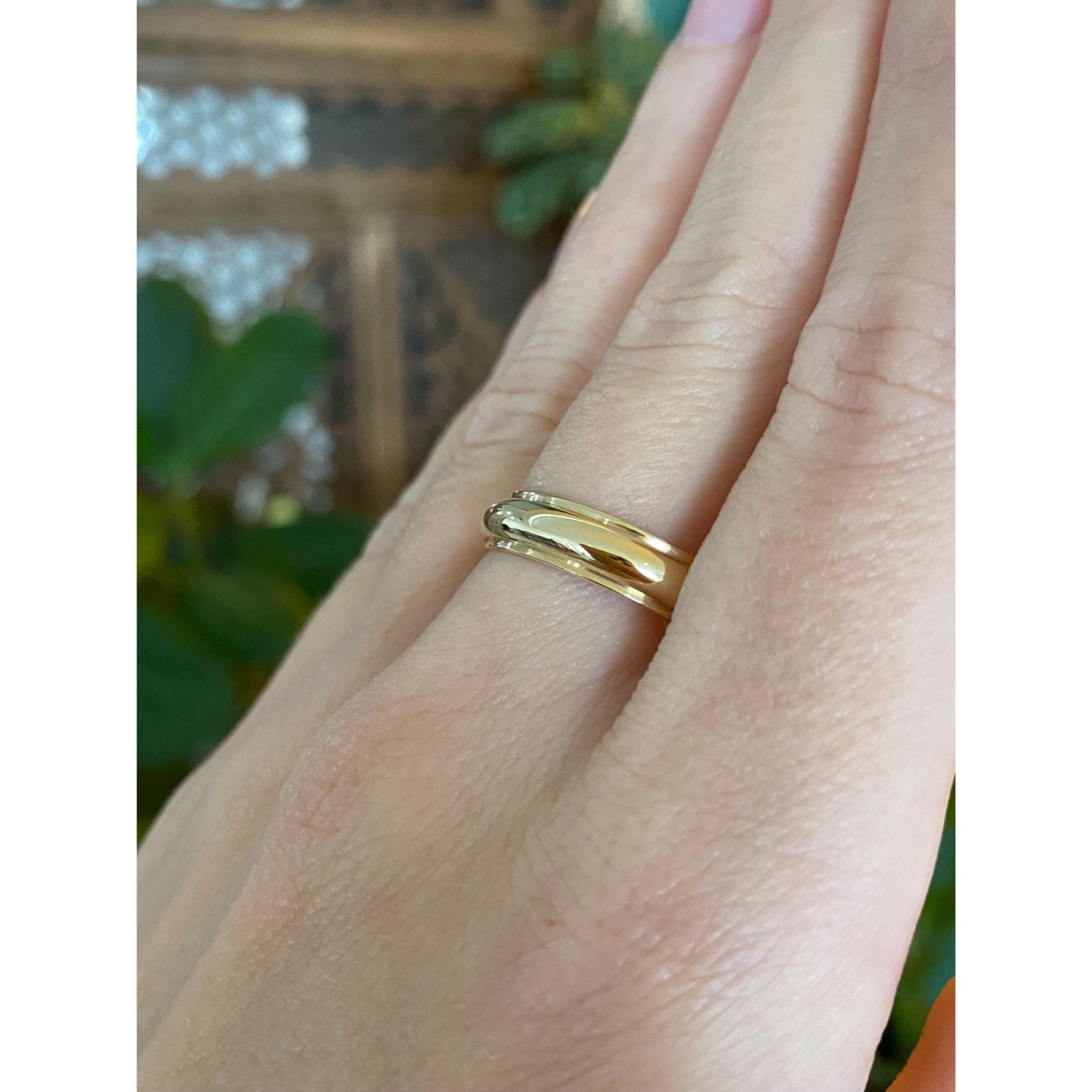 Vintage Solid 14k Yellow Gold Beveled Ring Band - Size 9.75