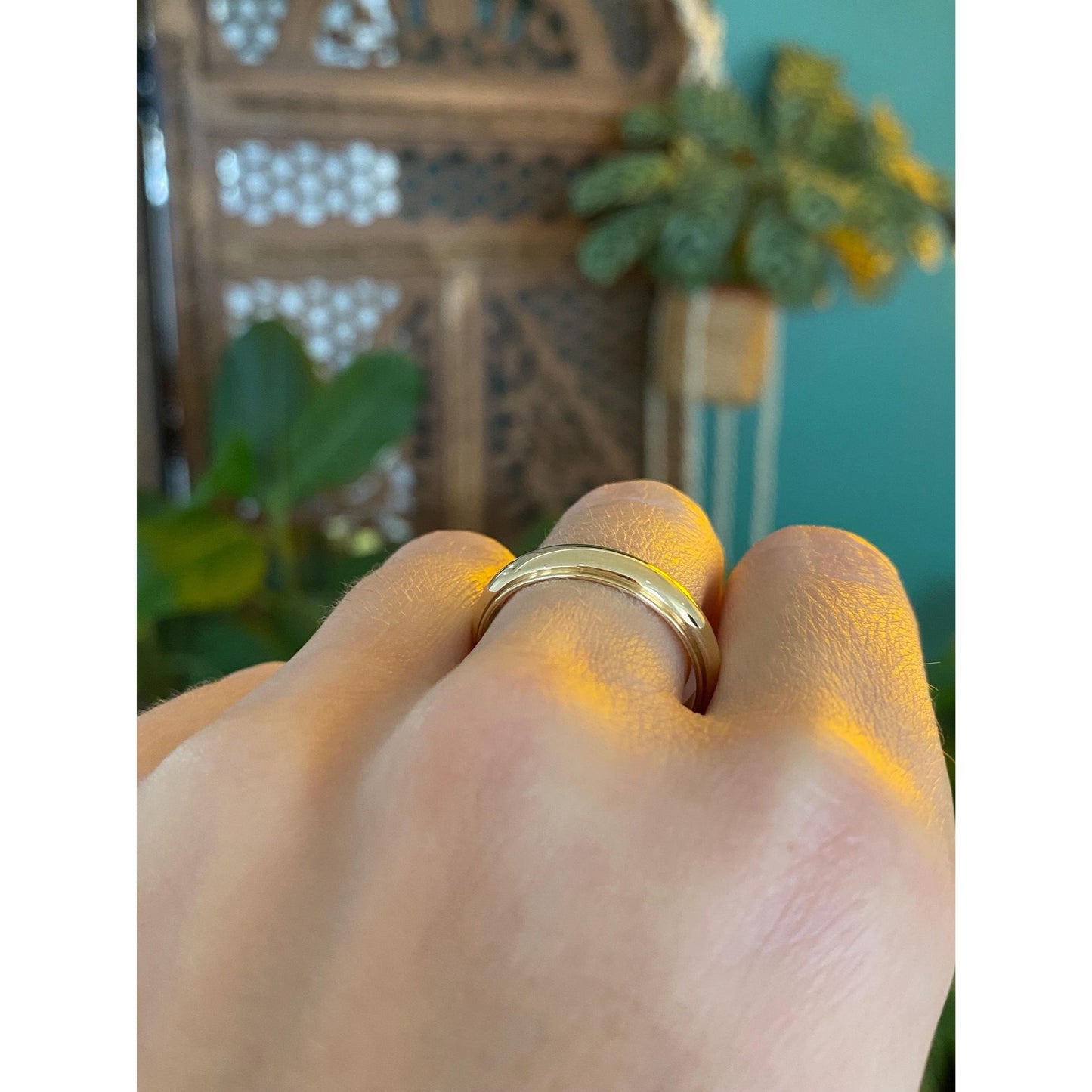 Vintage Solid 14k Yellow Gold Beveled Ring Band - Size 9.75