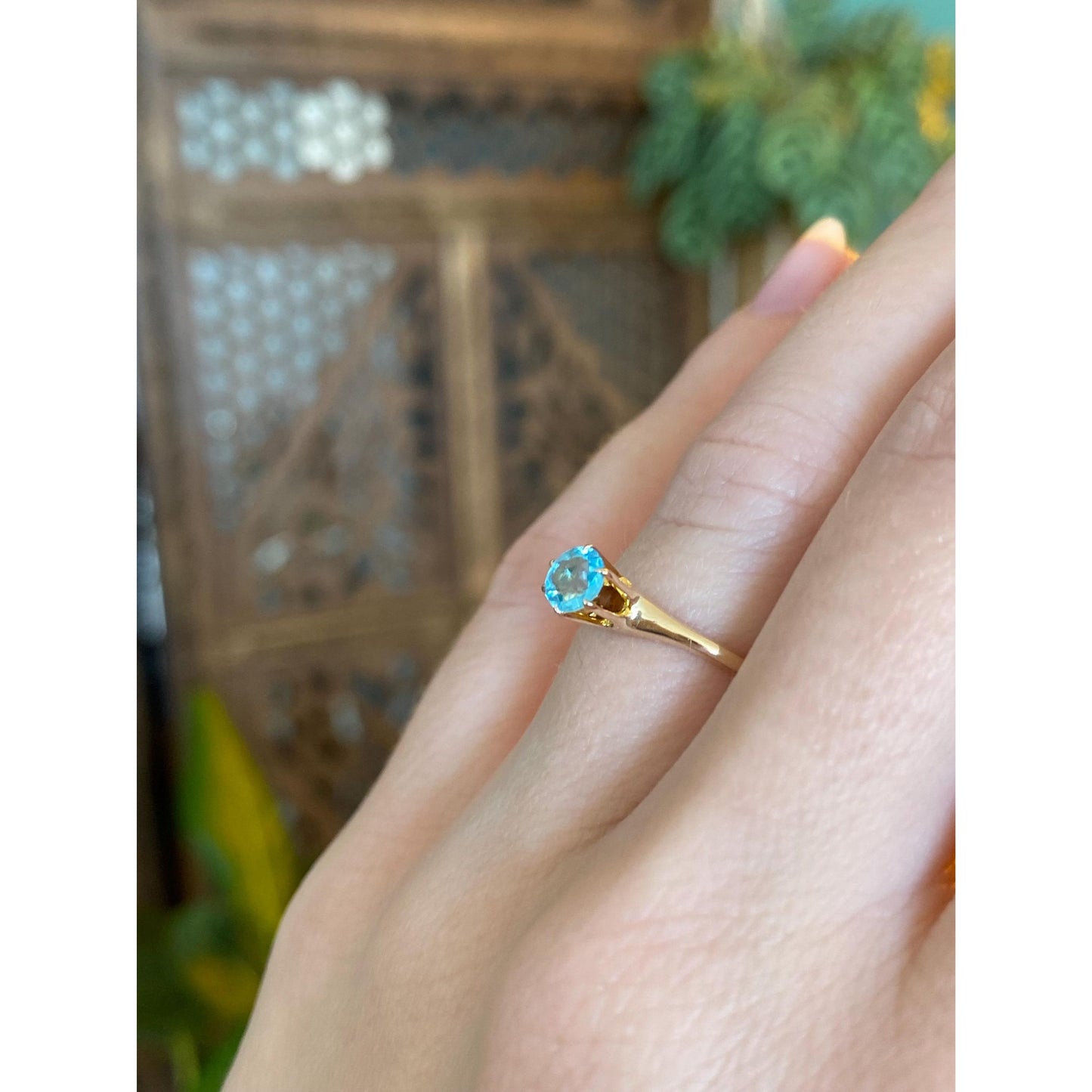 Vintage Solid 10k Yellow Gold Light Blue Cubic Zirconia Ring - Size 5.5