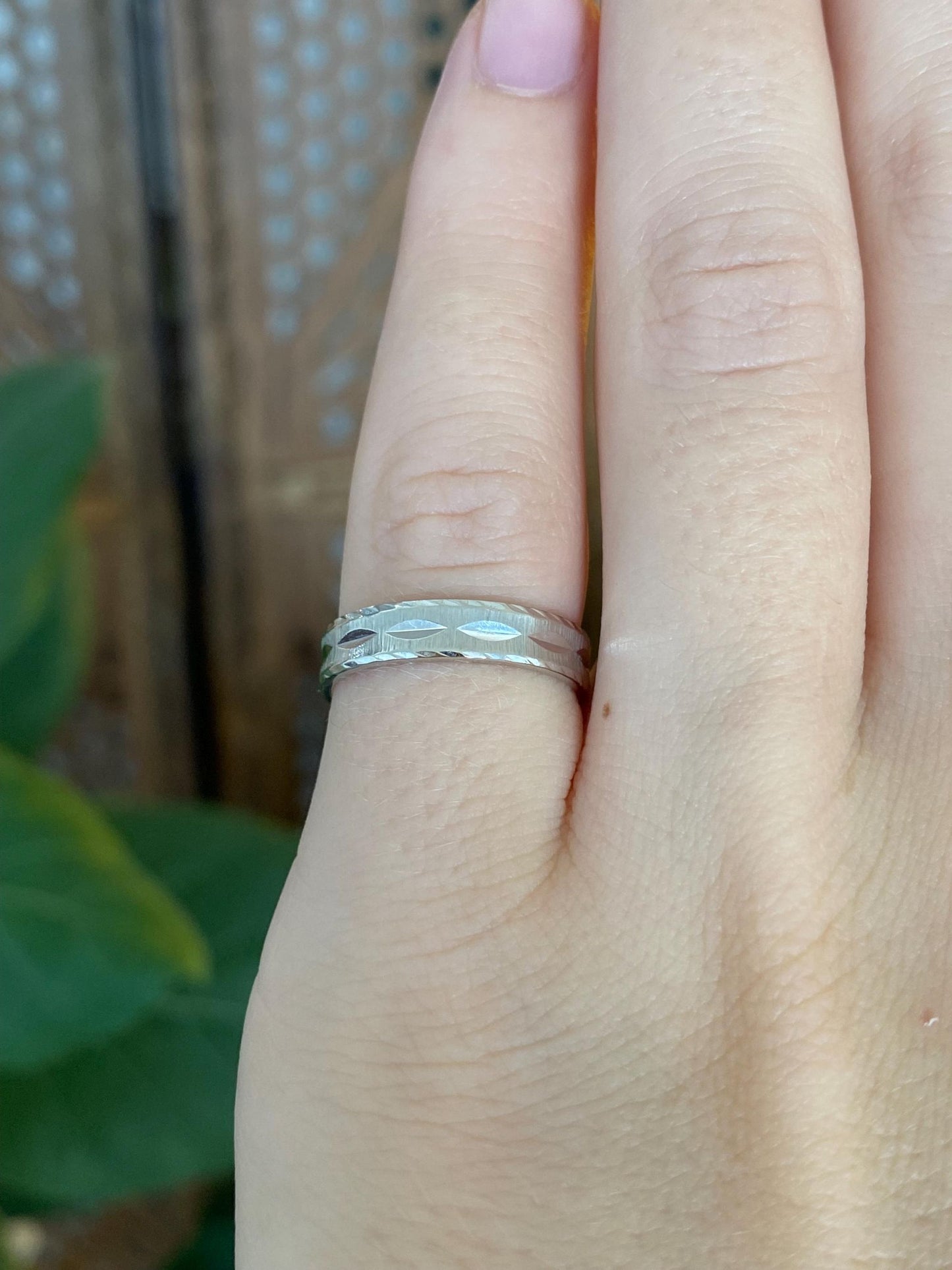Vintage Solid 14k White Gold Diamond Cut Ring Band - Size 4.75