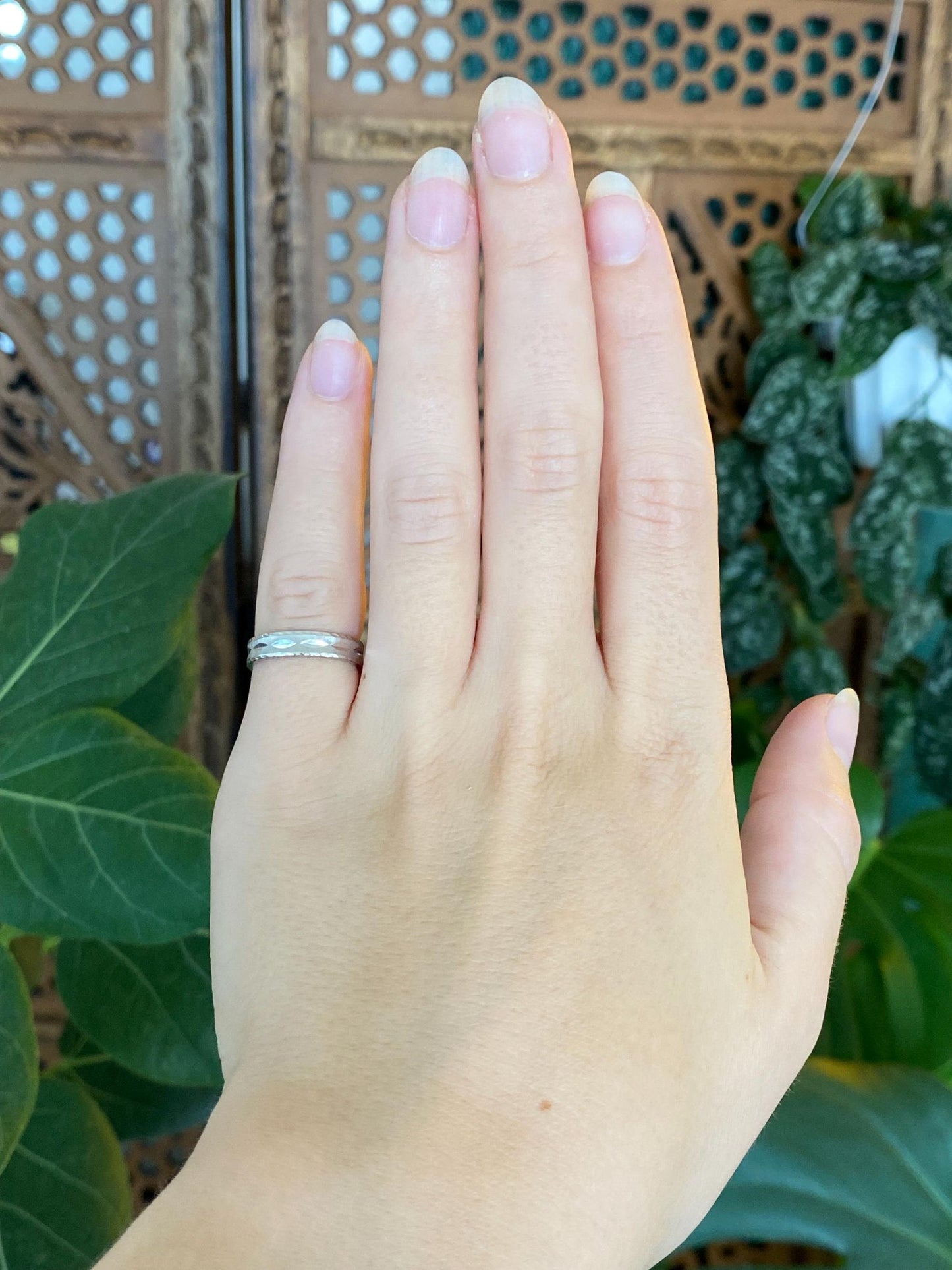 Vintage Solid 14k White Gold Diamond Cut Ring Band - Size 4.75