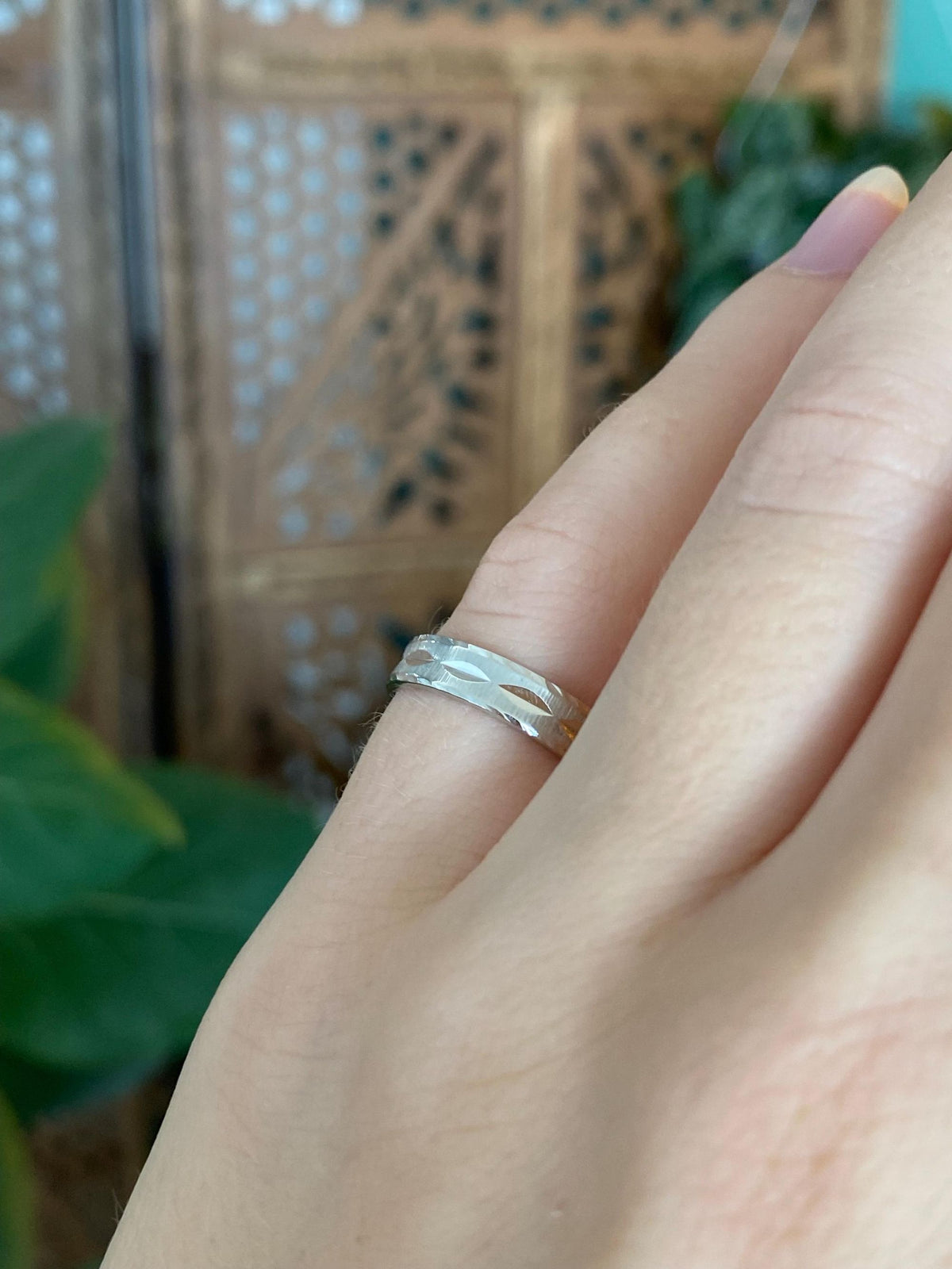 Vintage Solid 14k White Gold Diamond Cut Ring Band - Size 4.75