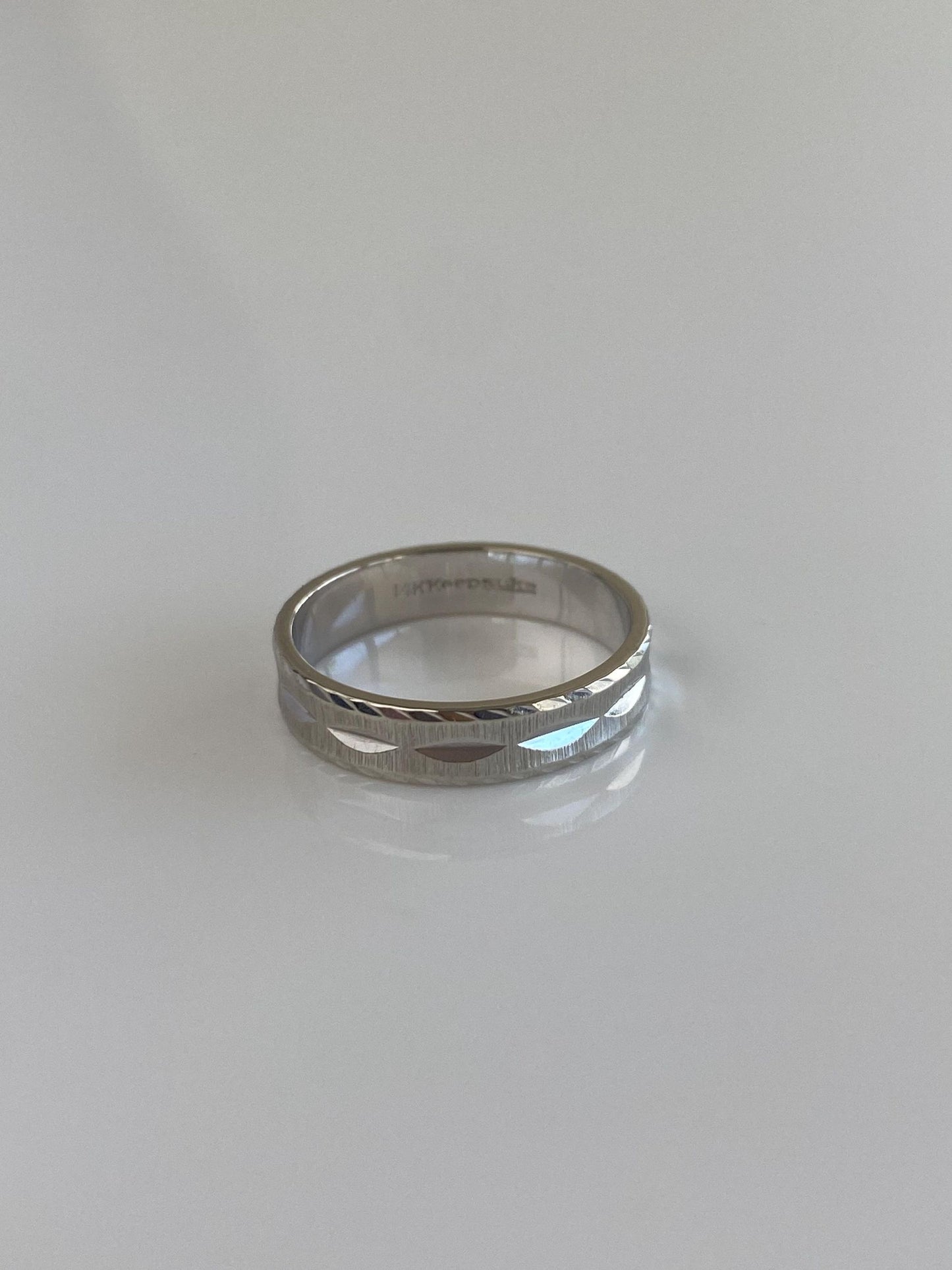 Vintage Solid 14k White Gold Diamond Cut Ring Band - Size 4.75