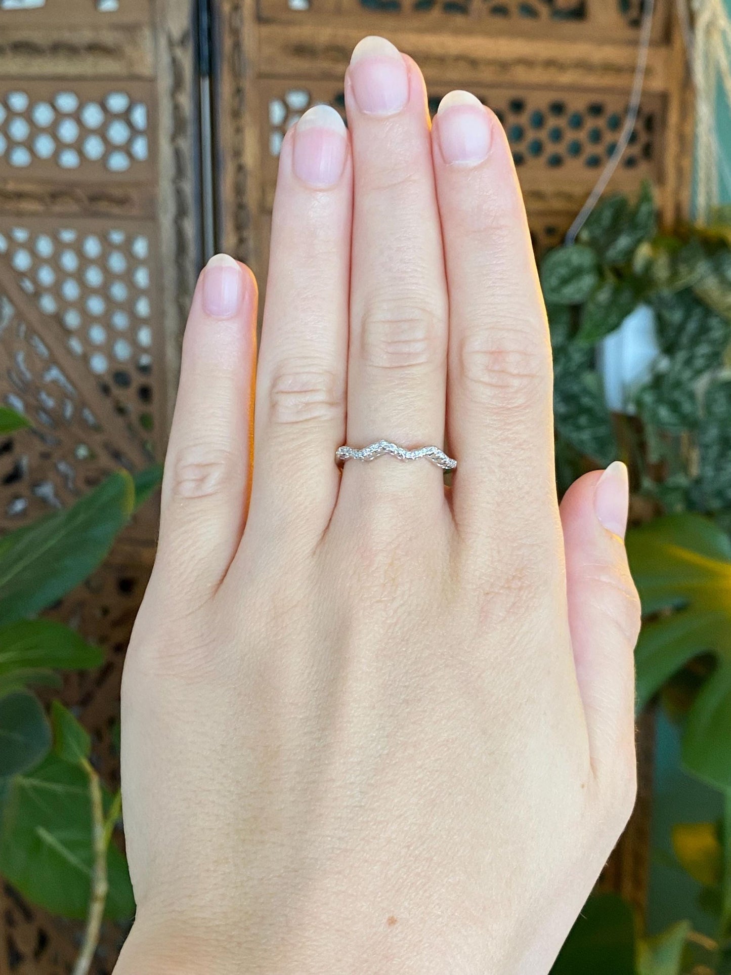 Vintage Solid 14k White Gold Clear Sapphire Wavy Ring Band - Size 7.25
