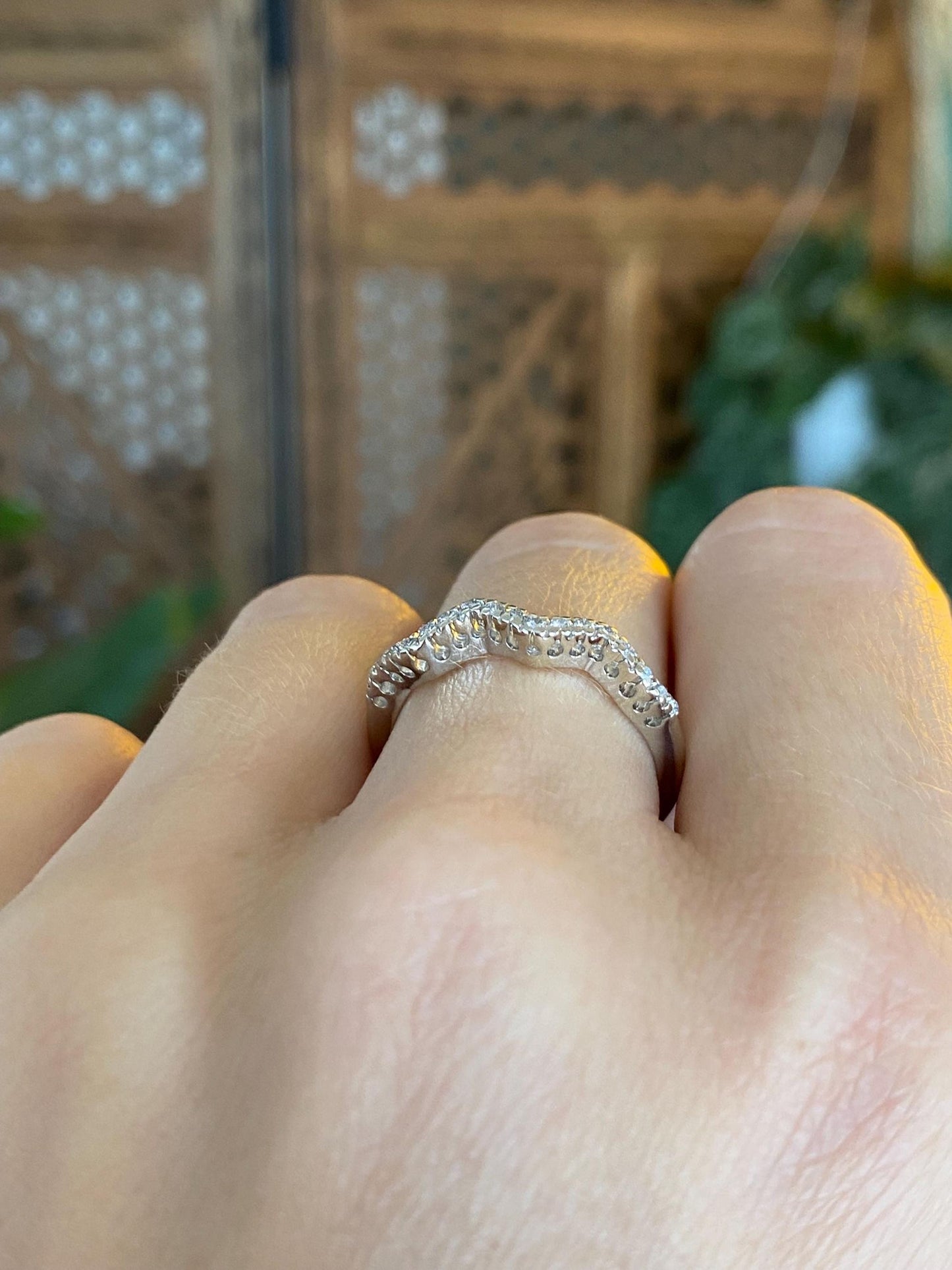 Vintage Solid 14k White Gold Clear Sapphire Wavy Ring Band - Size 7.25