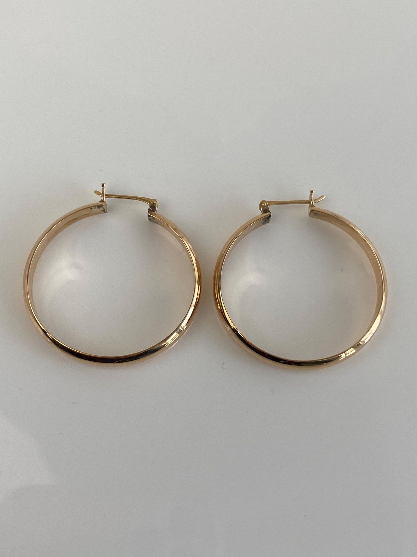 Vintage 18k Yellow Gold Hoop Earrings