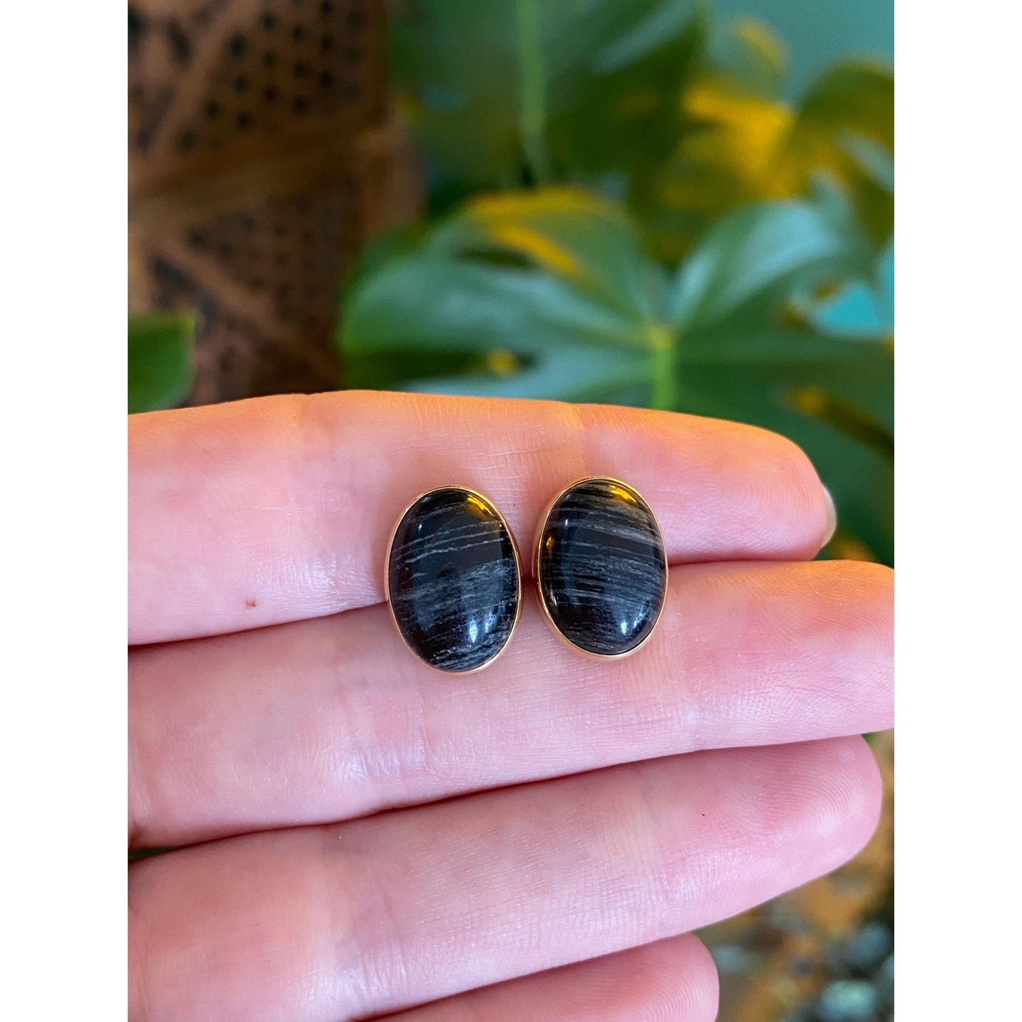 Vintage Solid 14k Yellow Gold Agate Stud Earrings