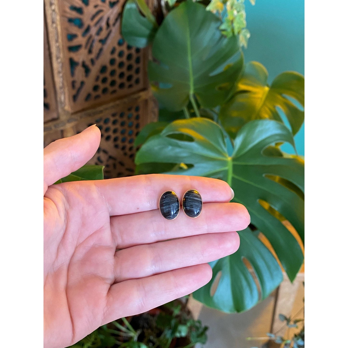 Vintage Solid 14k Yellow Gold Agate Stud Earrings