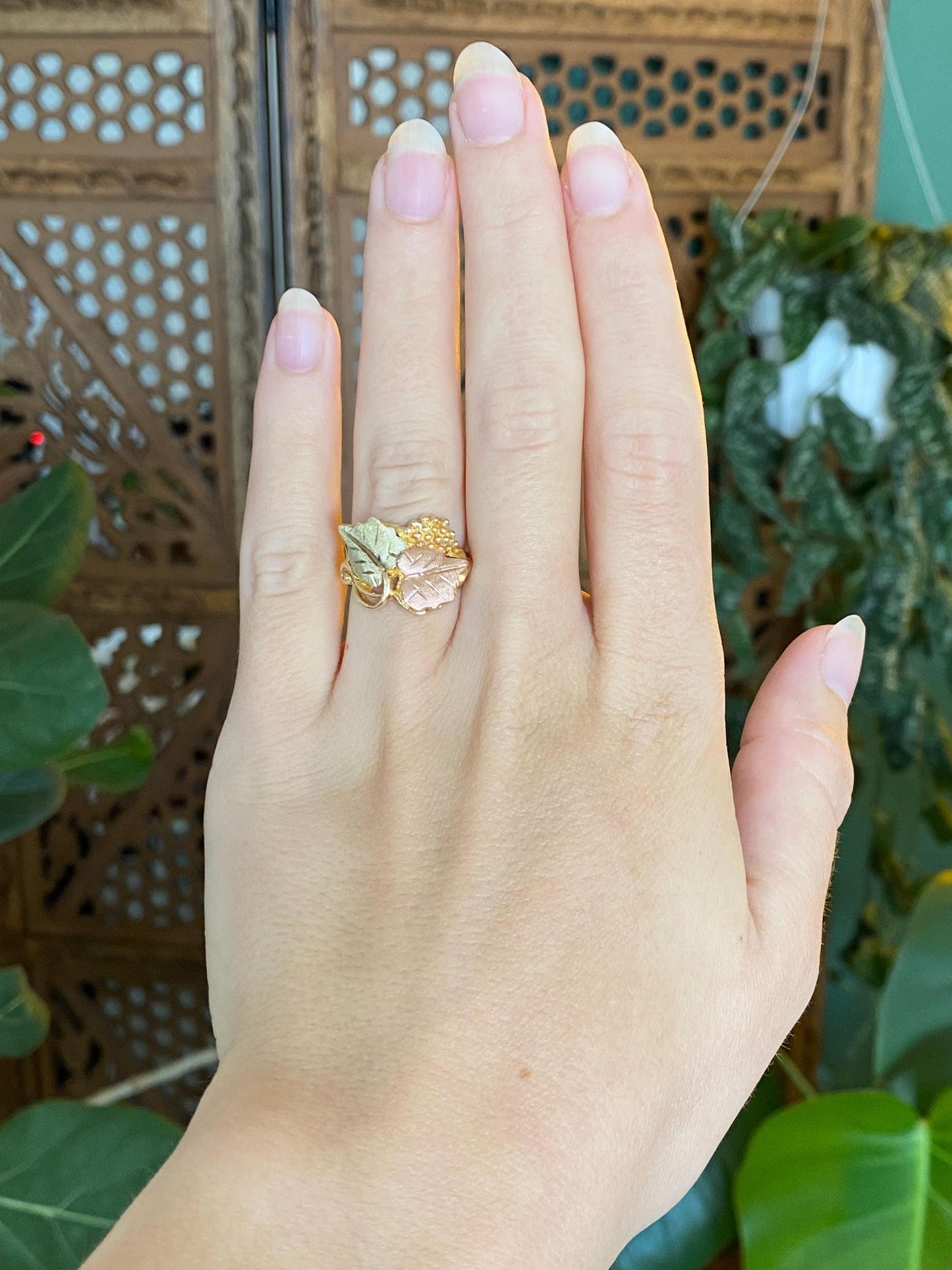 Vintage Solid 10k Black Hills Gold Leaves Ring - Size 5.25