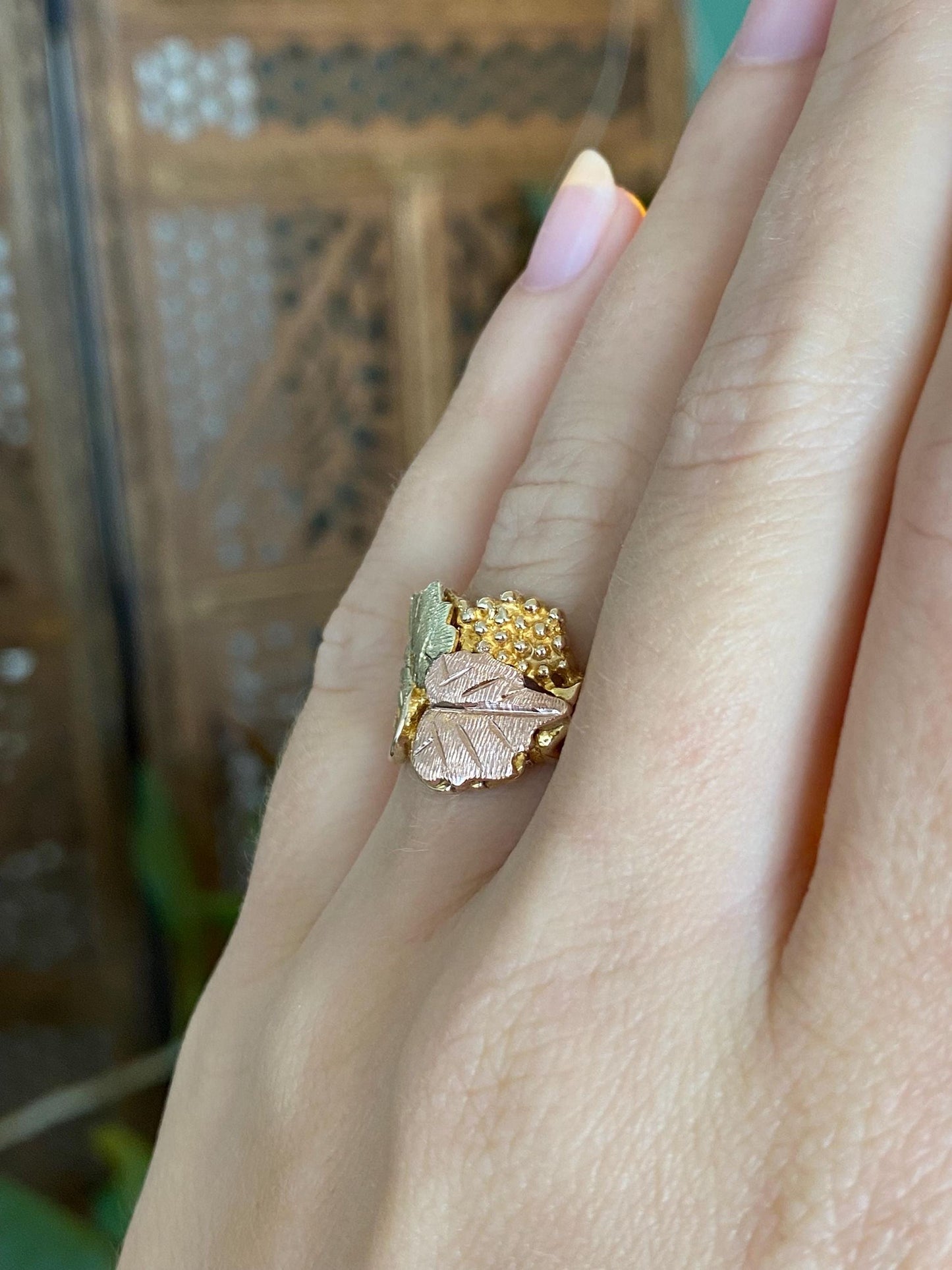 Vintage Solid 10k Black Hills Gold Leaves Ring - Size 5.25