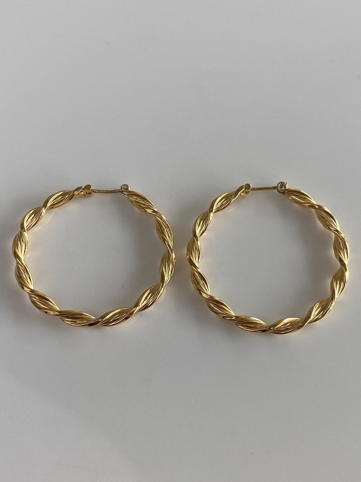 Vintage 18k Yellow Gold Twisted Hoop Earrings