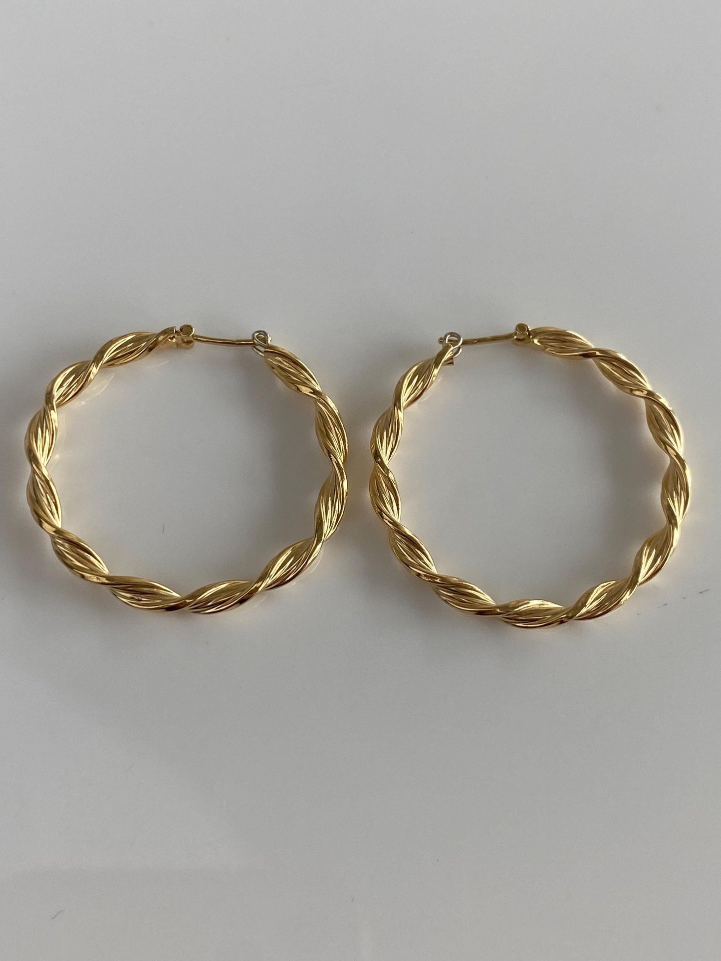 Vintage 18k Yellow Gold Twisted Hoop Earrings
