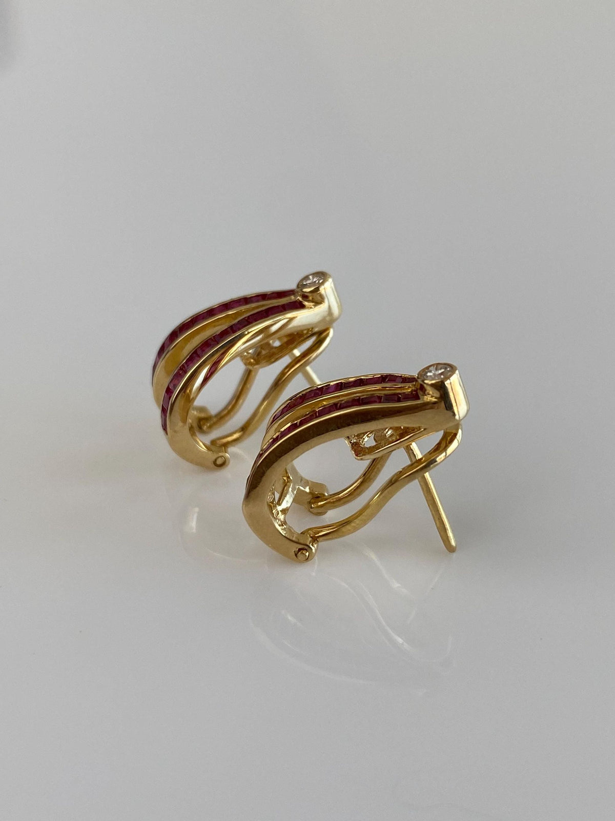 Vintage Solid 18k Yellow Gold Ruby Diamond Drop Earrings