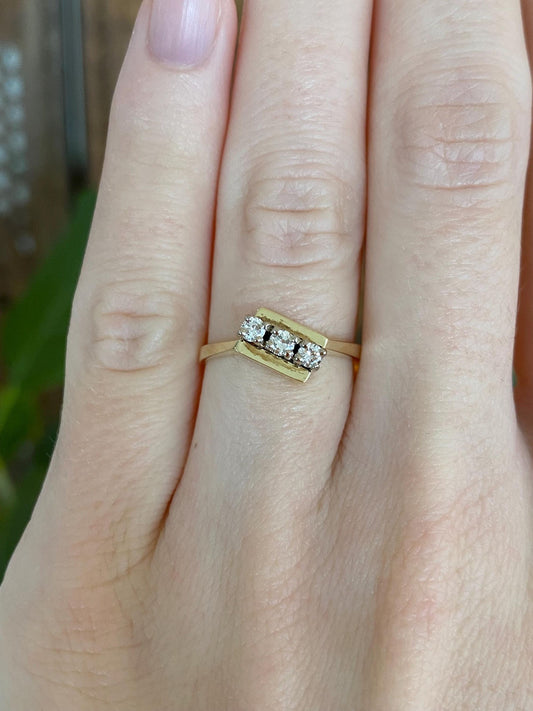 Vintage Solid 14k Yellow Gold Diamond Row Ring - Size 4.5