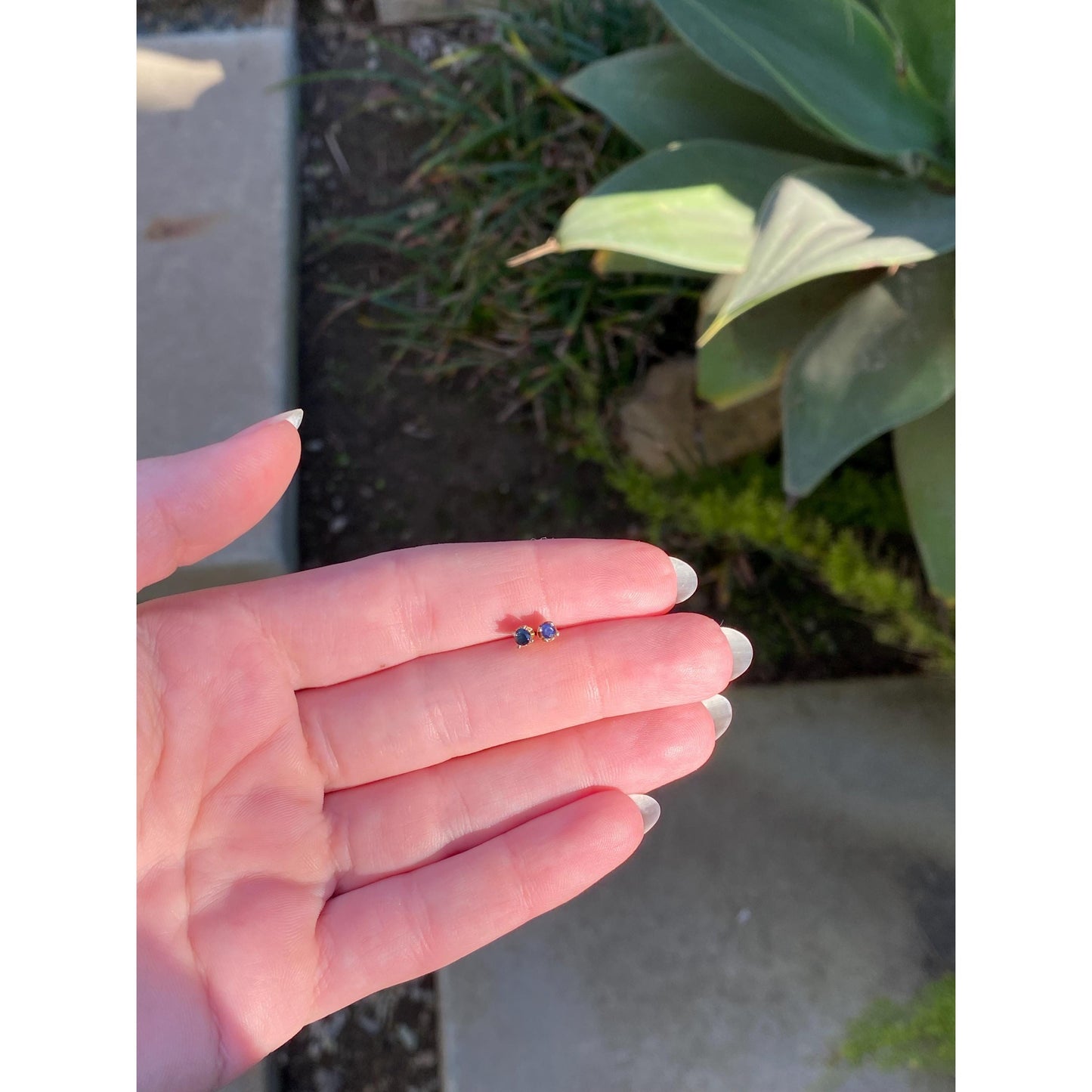 Vintage Solid 14k Yellow Gold Blue Spinel Stud Earrings