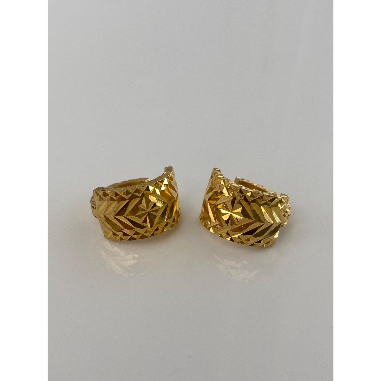 Vintage Solid 20k Yellow Gold Diamond Cut Hoop Earrings