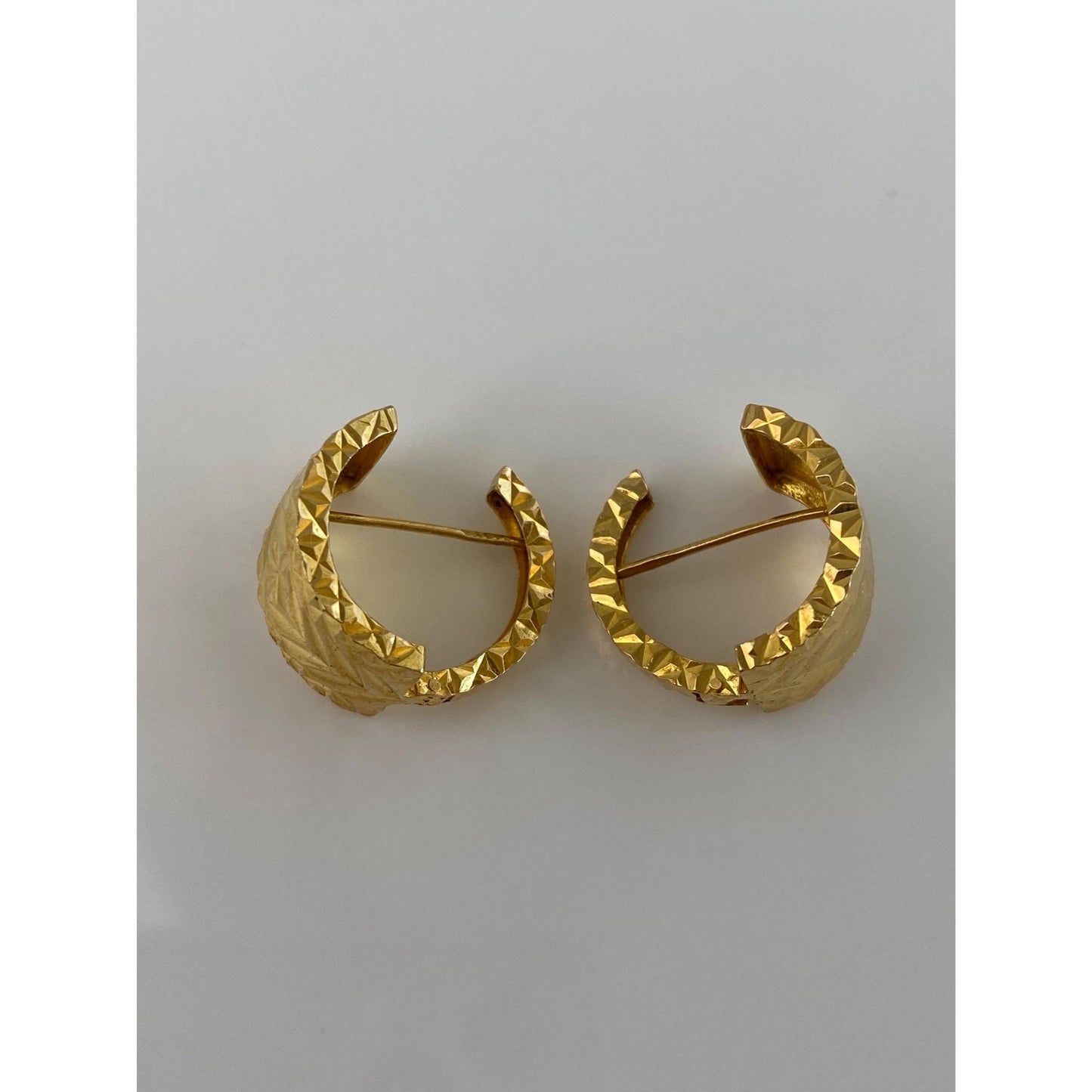 Vintage Solid 20k Yellow Gold Diamond Cut Hoop Earrings