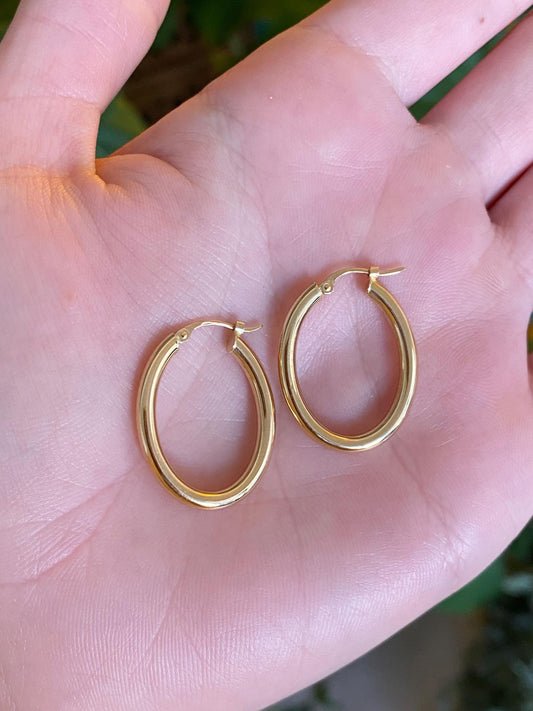 Vintage 18k Yellow Gold Oval Hoop Earrings
