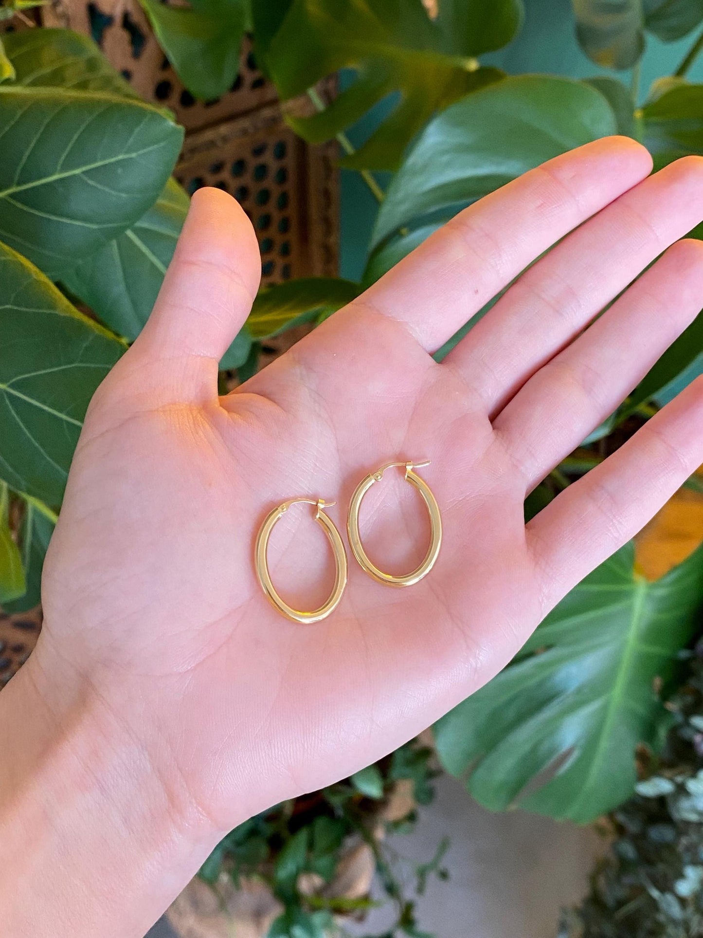 Vintage 18k Yellow Gold Oval Hoop Earrings