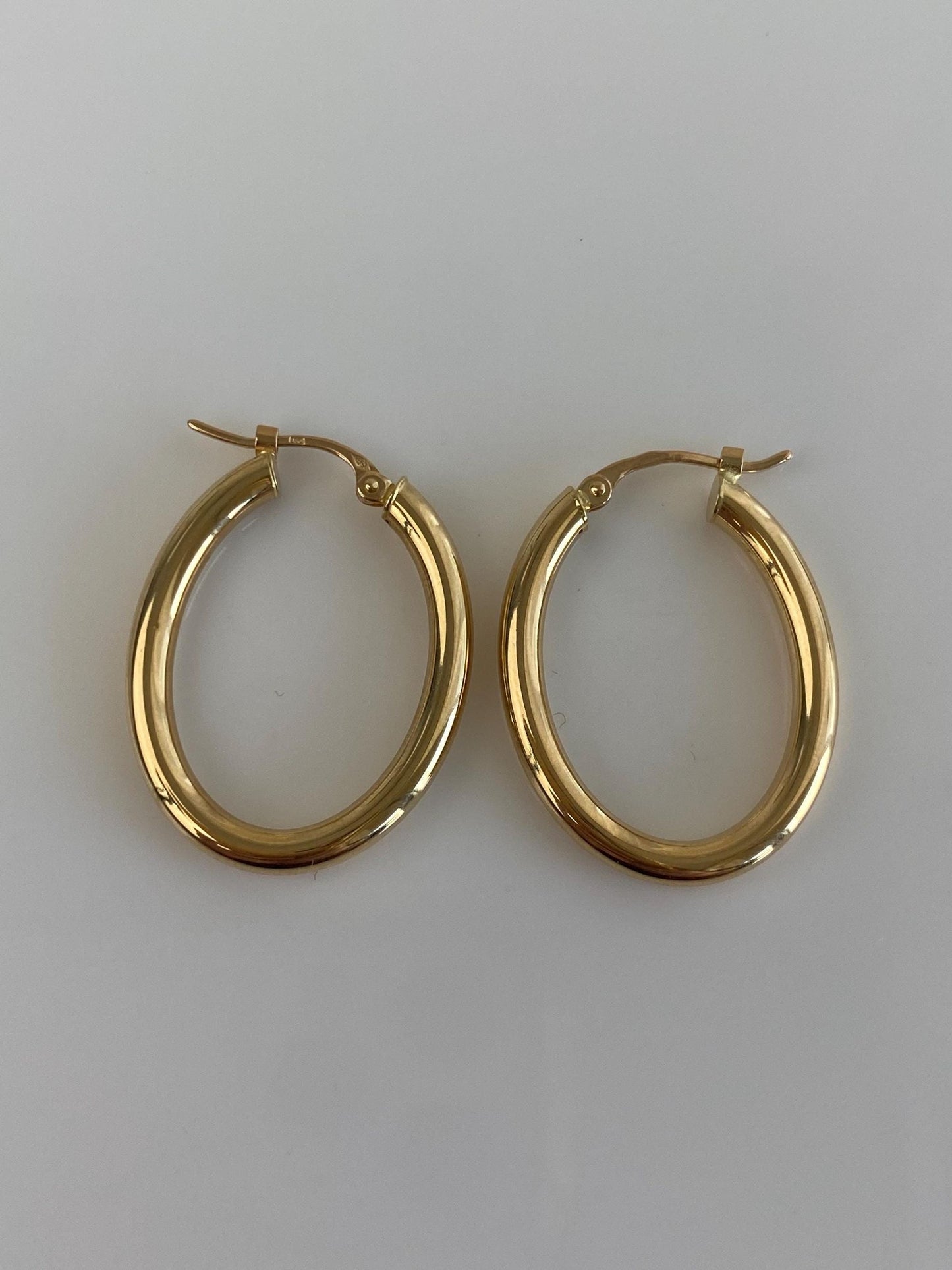 Vintage 18k Yellow Gold Oval Hoop Earrings
