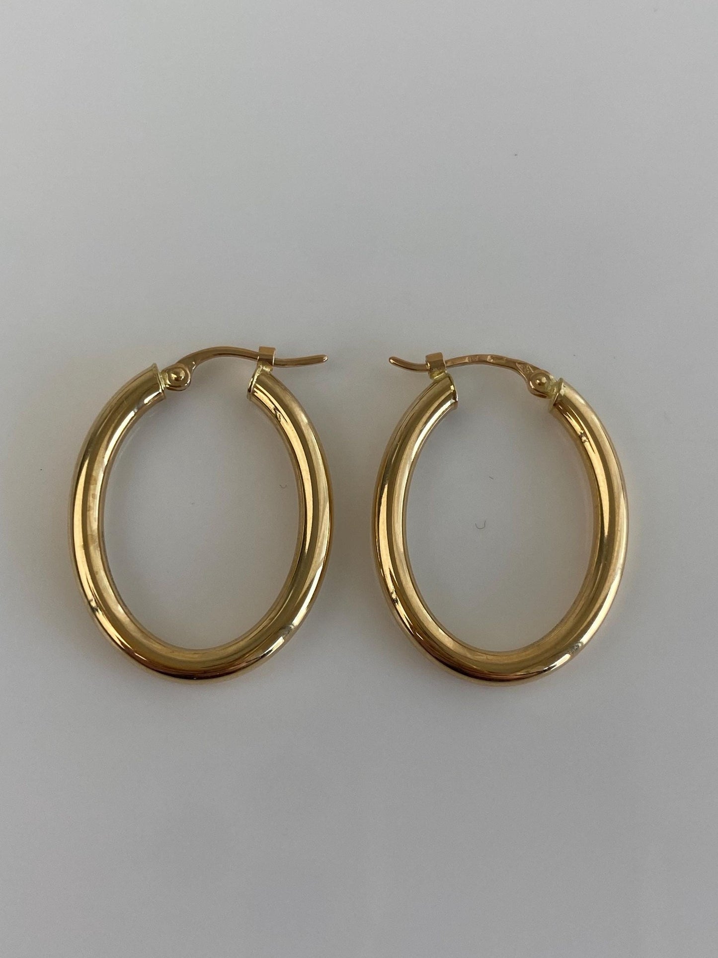 Vintage 18k Yellow Gold Oval Hoop Earrings