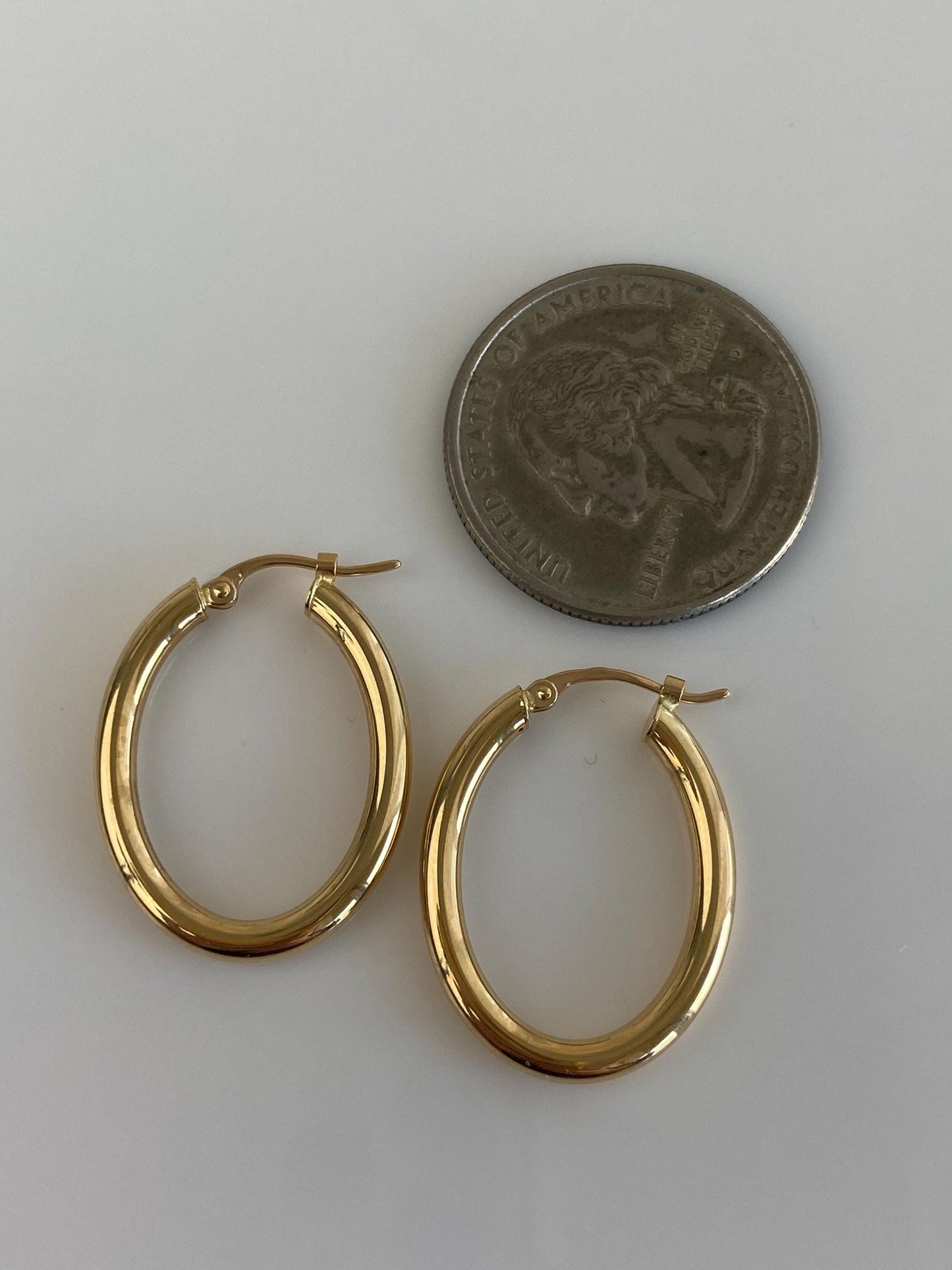 Vintage 18k Yellow Gold Oval Hoop Earrings