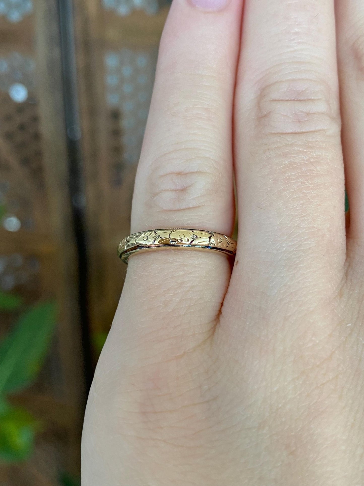 Vintage Solid 18k Yellow Gold Designed Ring Band - Size 4.25