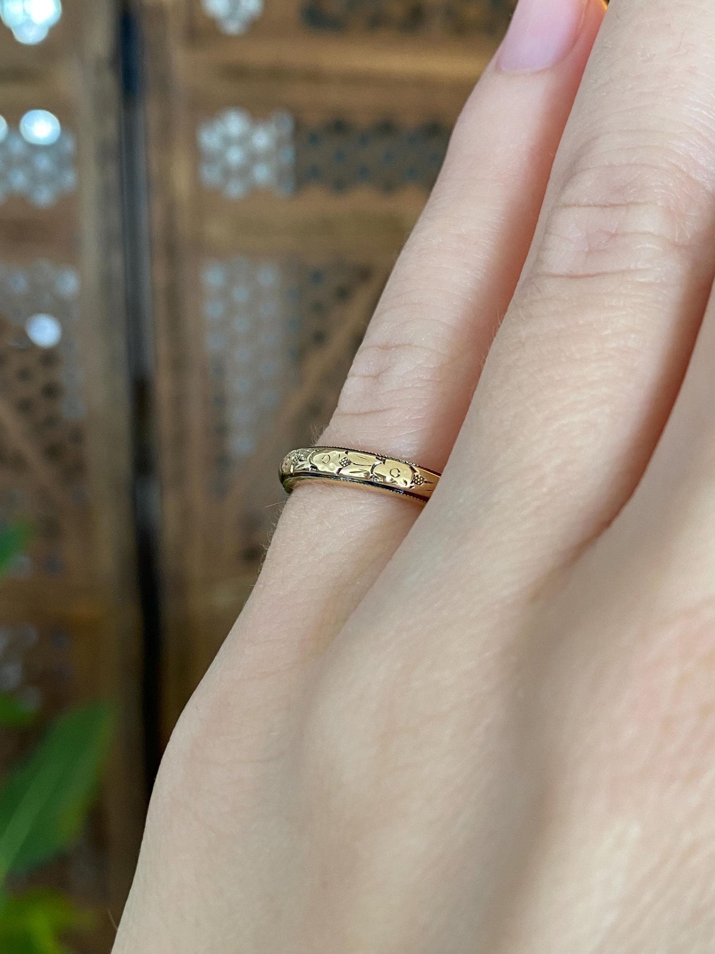 Vintage Solid 18k Yellow Gold Designed Ring Band - Size 4.25